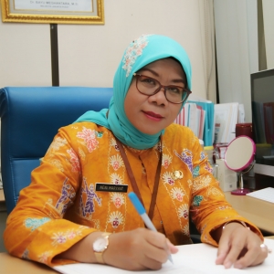 Dra. Neni Maryani, MM