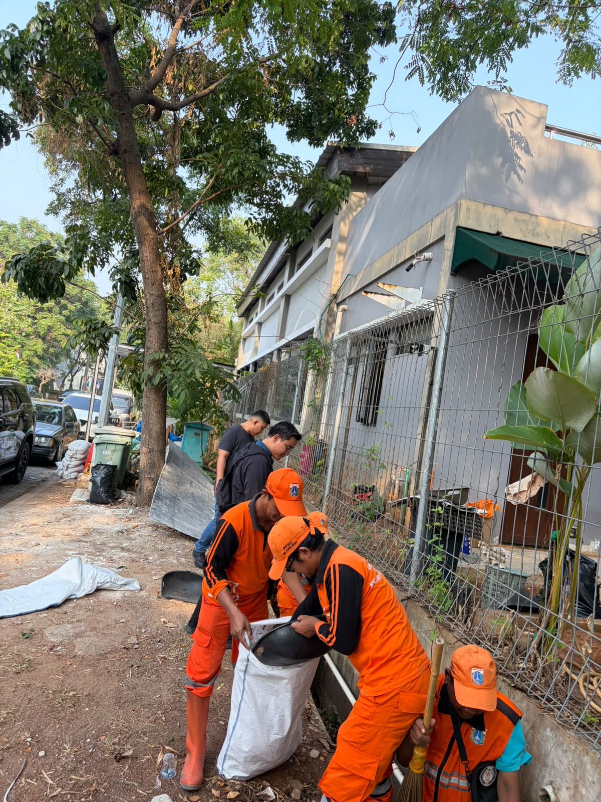 Giat Kerbak Lingkungan di lokasi Taman Eco Park RT 10 RW 07 Kelurahan Kapuk Muara 2