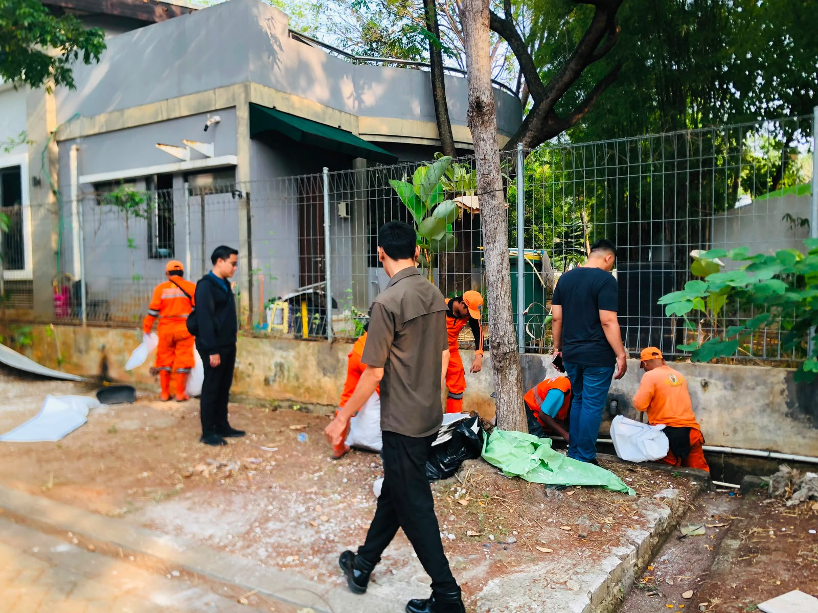 Giat Kerbak Lingkungan di lokasi Taman Eco Park RT 10 RW 07 Kelurahan Kapuk Muara 4