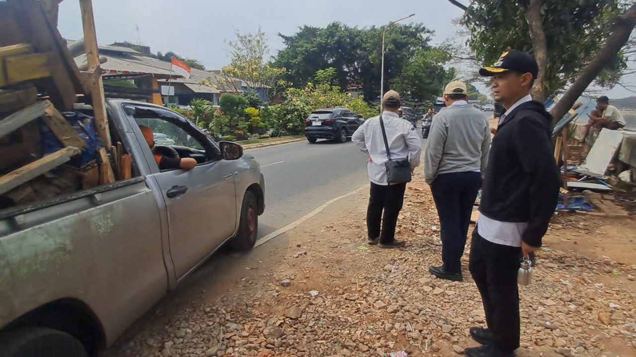 Kegiatan Penertiban Bulan Tertib Trotoar di Kelurahan Kapuk Muara 5