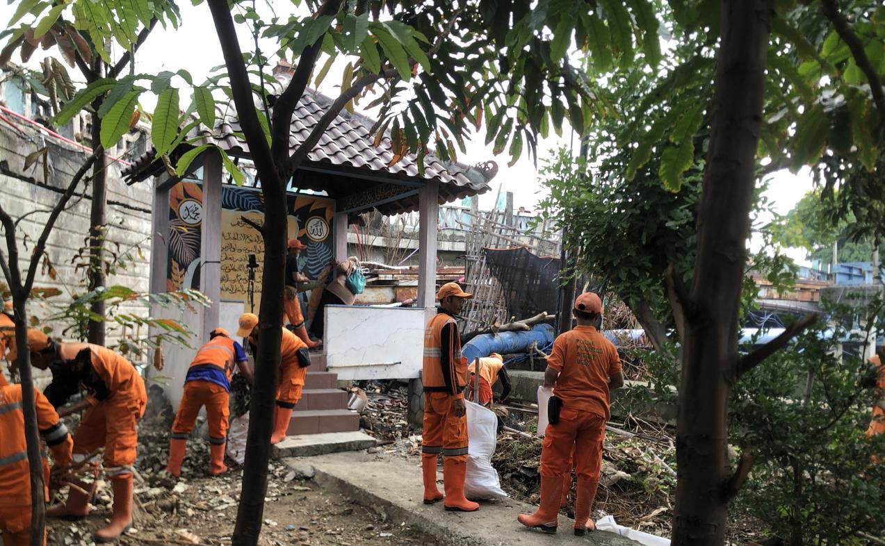 Kegiatan Kerja Bakti di RW 02 Kelurahan Kapuk Muara 2