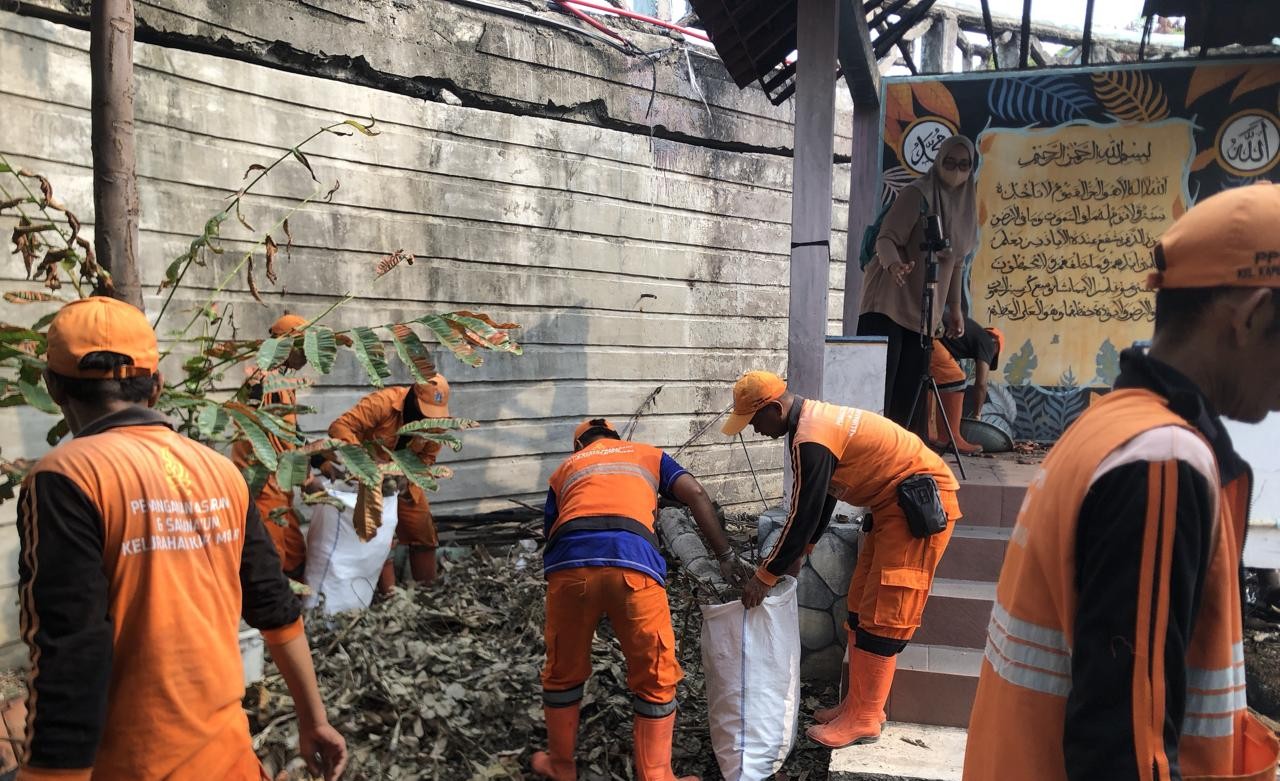 Kegiatan Kerja Bakti di RW 02 Kelurahan Kapuk Muara 3