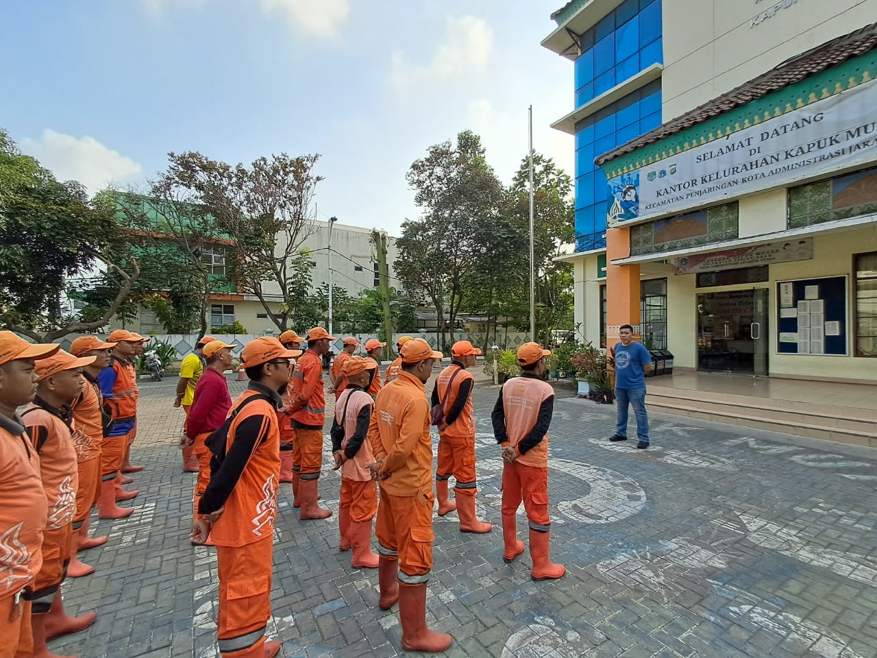 Kegiatan Kerja Bakti di RW 02 Kelurahan Kapuk Muara 4