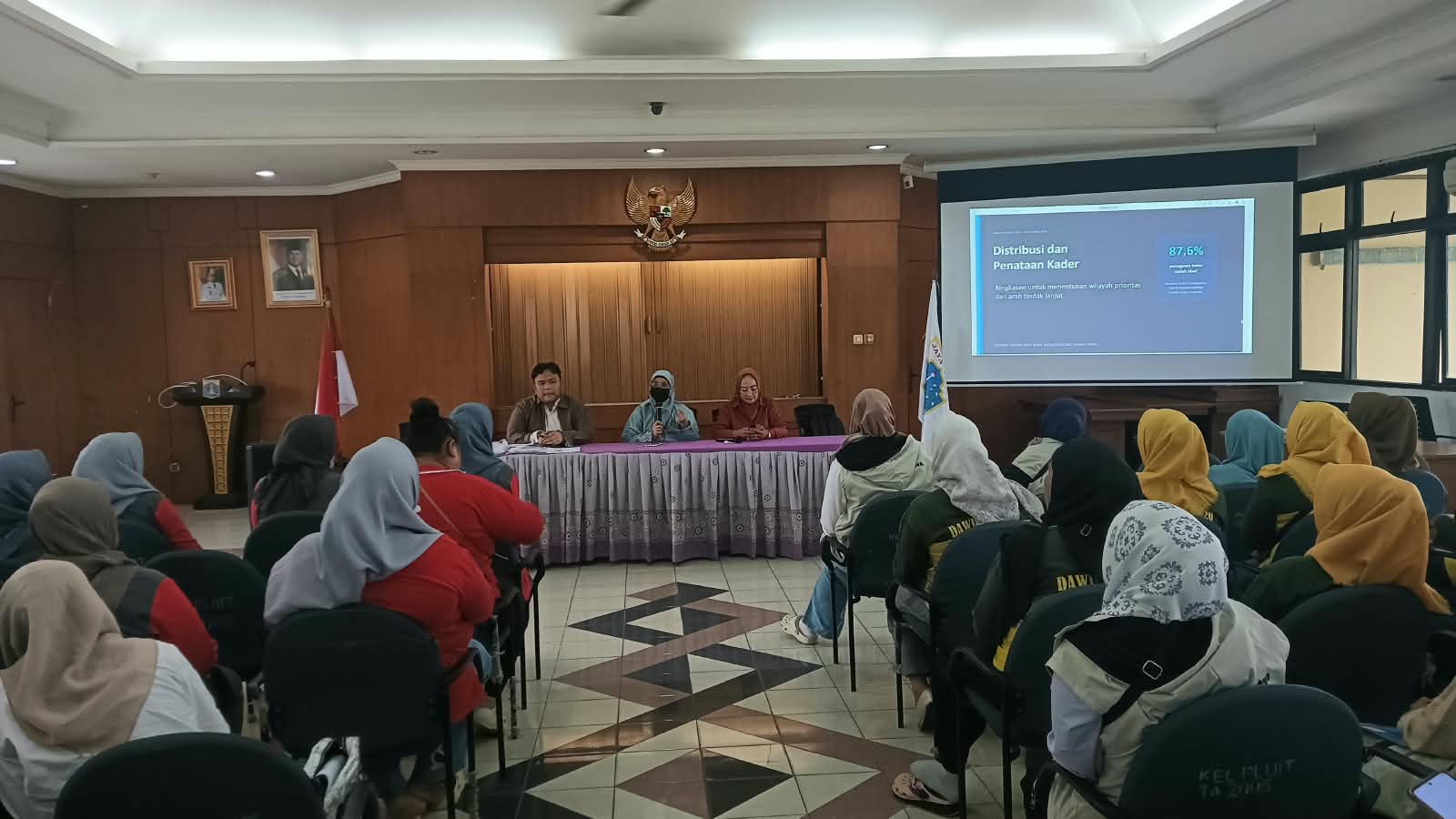 Kasi Kesejahteraan Rakyat Kelurahan Pluit membuka kegiatan sosialisasi Dasawisma dalam rangka mendukung pelaksanaan Pendataan Keluarga Satu Pintu. 3