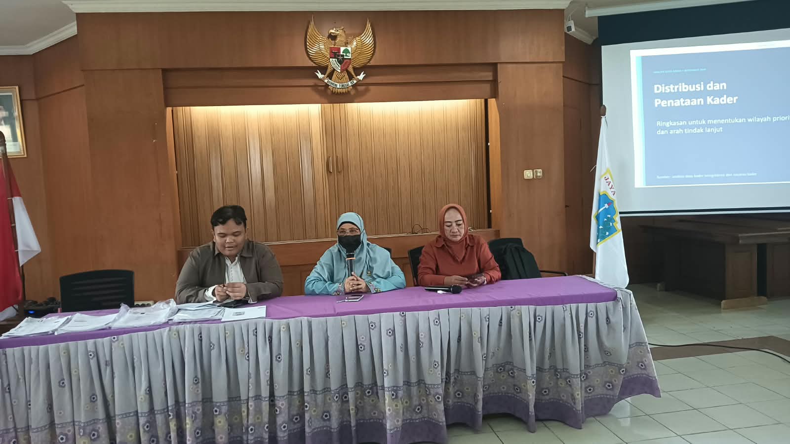 Kasi Kesejahteraan Rakyat Kelurahan Pluit membuka kegiatan sosialisasi Dasawisma dalam rangka mendukung pelaksanaan Pendataan Keluarga Satu Pintu. 2