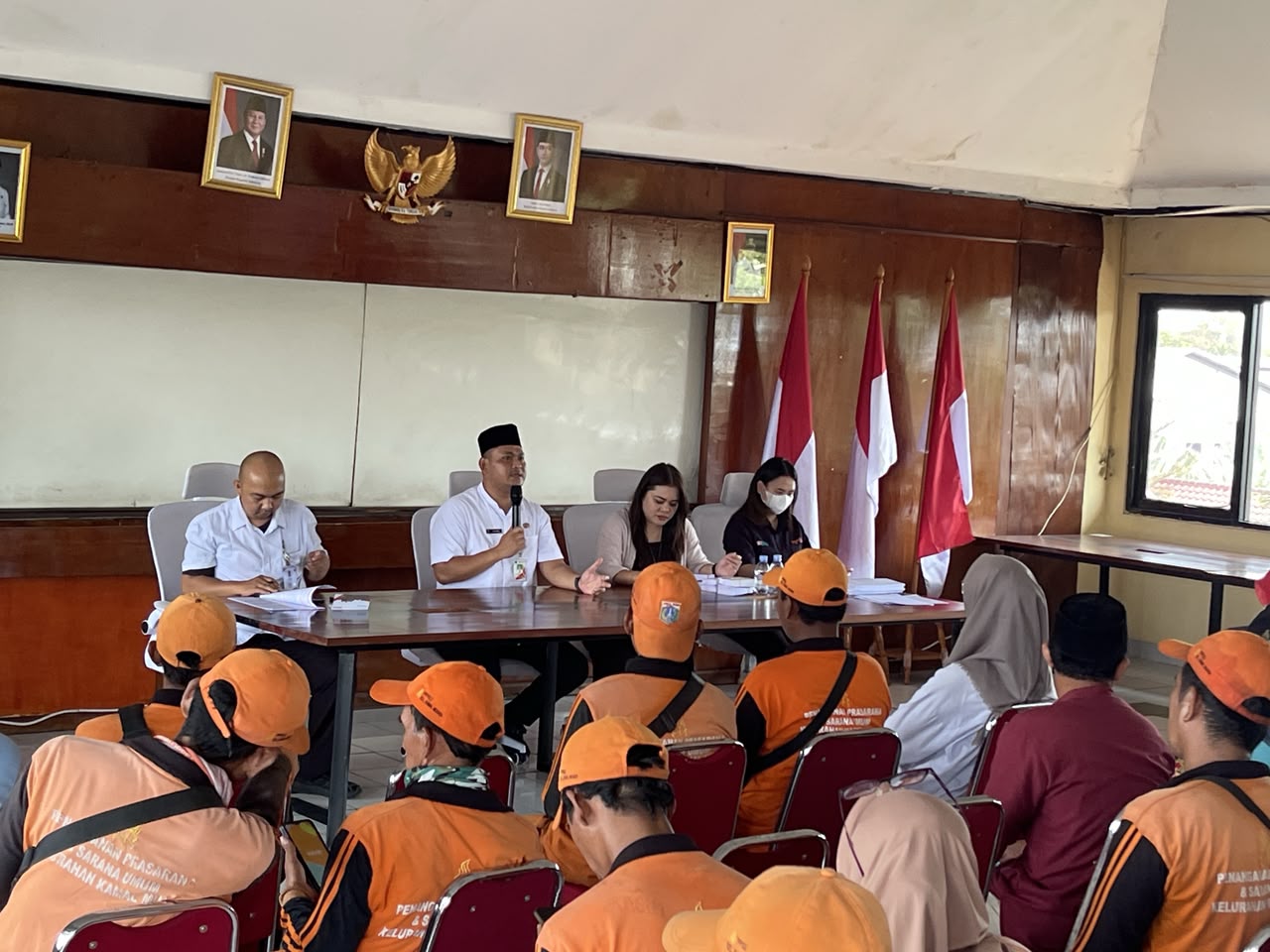 Perkuat Layanan Keuangan Digital, Kelurahan Kamal Muara Fasilitasi Pembagian Buku Tabungan, Kartu ATM, dan Aktivasi Wondr by BNI bagi PPSU dan Pengelola RPTRA 3