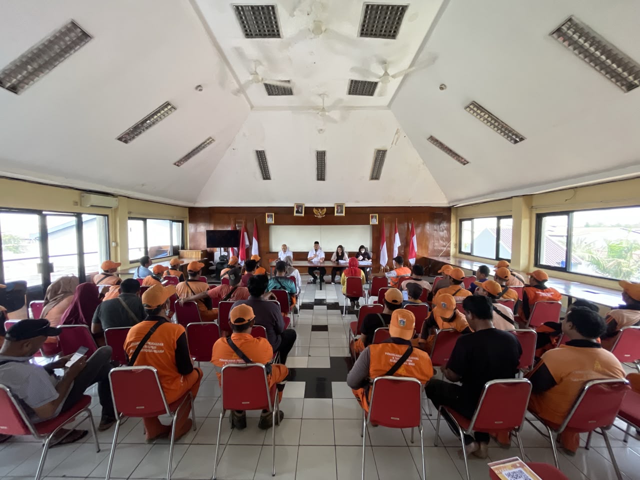 Perkuat Layanan Keuangan Digital, Kelurahan Kamal Muara Fasilitasi Pembagian Buku Tabungan, Kartu ATM, dan Aktivasi Wondr by BNI bagi PPSU dan Pengelola RPTRA 4