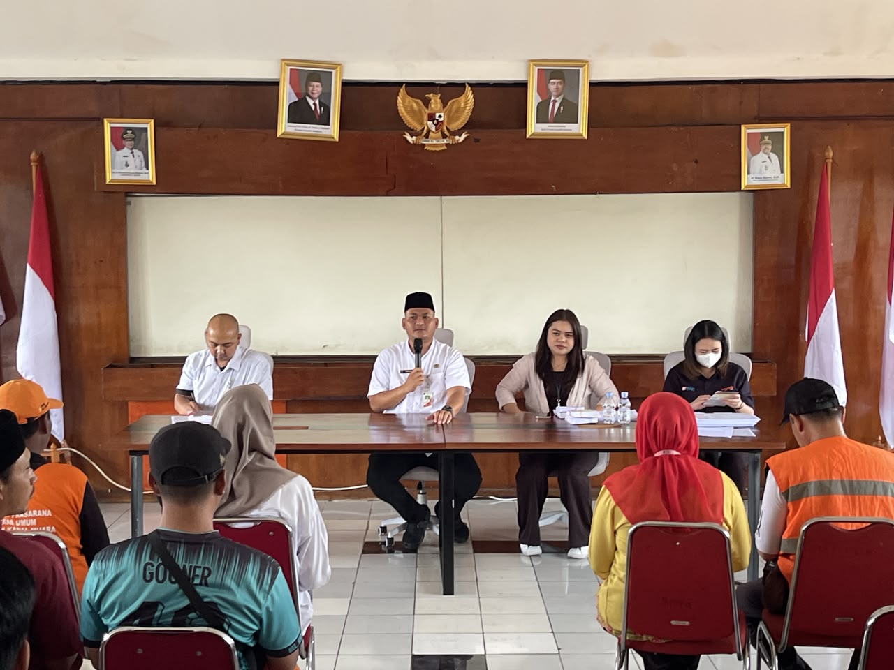 Perkuat Layanan Keuangan Digital, Kelurahan Kamal Muara Fasilitasi Pembagian Buku Tabungan, Kartu ATM, dan Aktivasi Wondr by BNI bagi PPSU dan Pengelola RPTRA 1