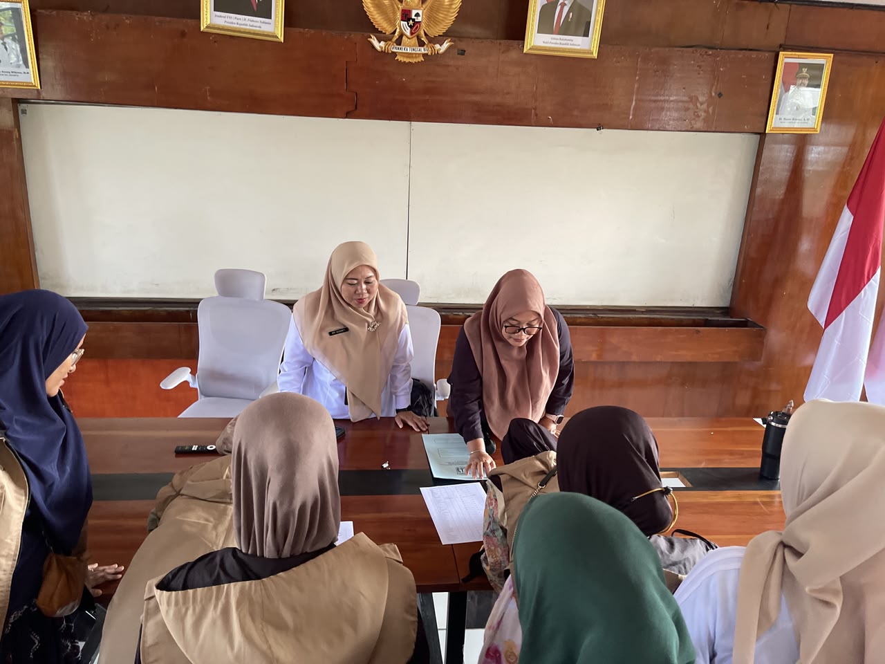 Percepat Administrasi Kader, Kelurahan Kamal Muara Matangkan Penandatanganan SPJ Dasawisma Agustus 2026 6
