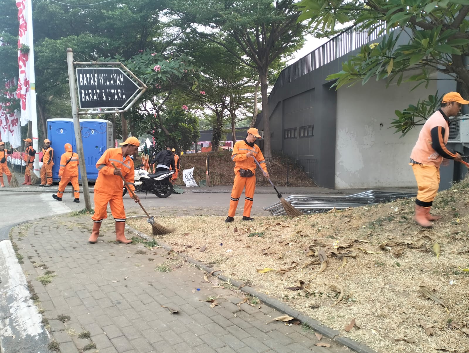 PPSU Kamal Muara Bergerak Bersihkan Sungai dan Taman RPTRA Kalijodo, Wujudkan Lingkungan yang Lebih Asri 3
