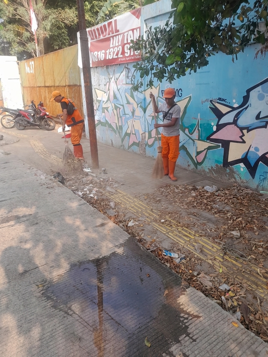 PPSU Kamal Muara Perkuat Kebersihan Lingkungan, Kerja Bakti Sisir Sampah di RW 01 4