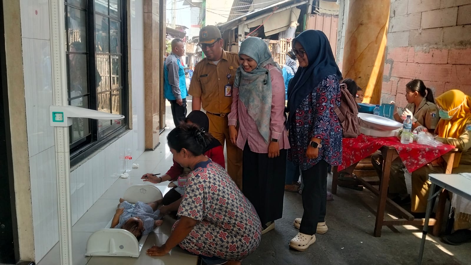Perkuat Layanan Kesehatan Warga, TP PKK dan Kelurahan Kamal Muara Monitoring Posyandu BAWAL 3 di RW 01 6