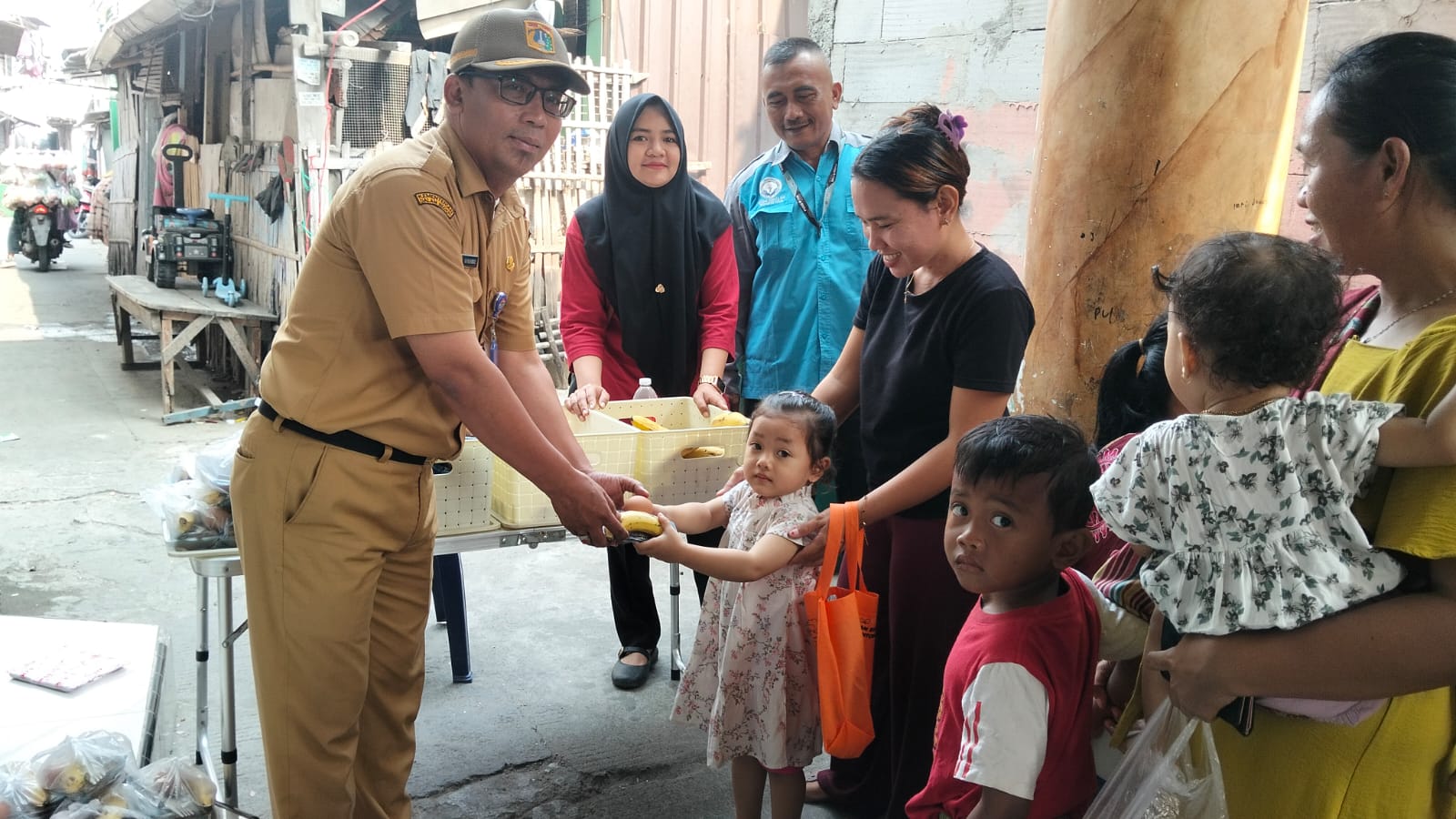 Perkuat Layanan Kesehatan Warga, TP PKK dan Kelurahan Kamal Muara Monitoring Posyandu BAWAL 3 di RW 01 2