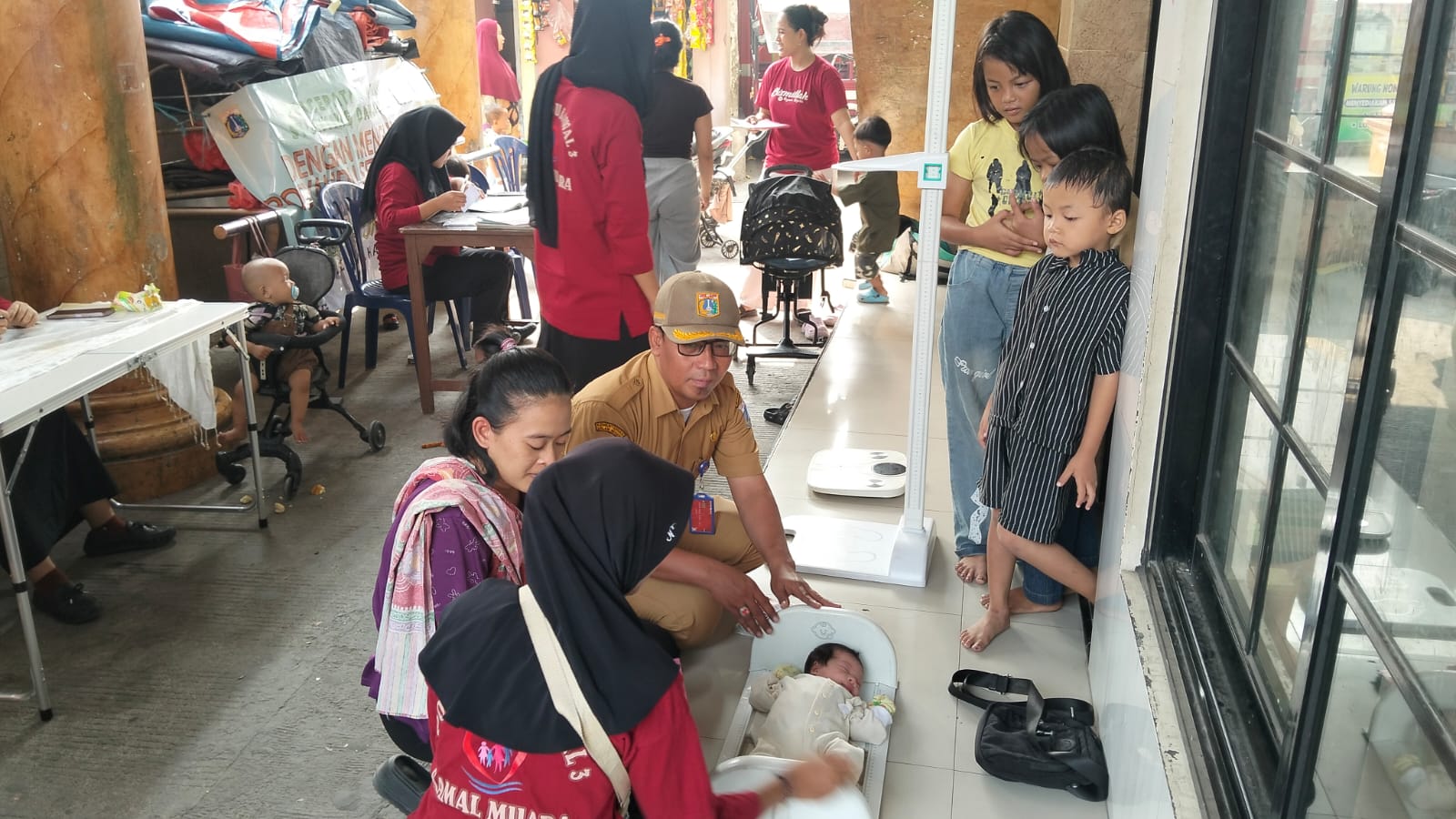 Perkuat Layanan Kesehatan Warga, TP PKK dan Kelurahan Kamal Muara Monitoring Posyandu BAWAL 3 di RW 01 1