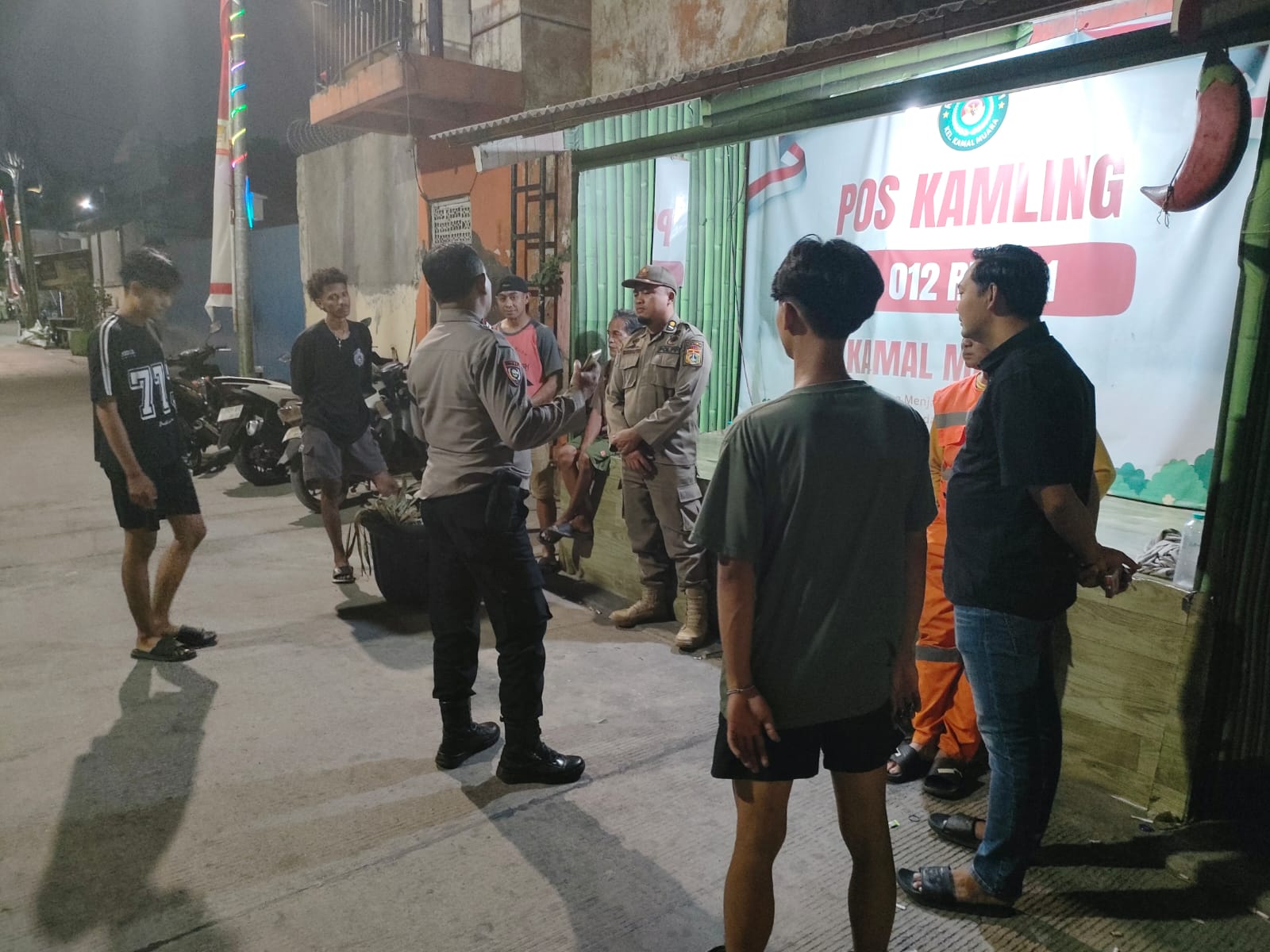 Satpol PP Kamal Muara Perkuat Patroli Wilayah dan Monitoring Poskamling, Jaga Lingkungan Tetap Aman dan Kondusif 2