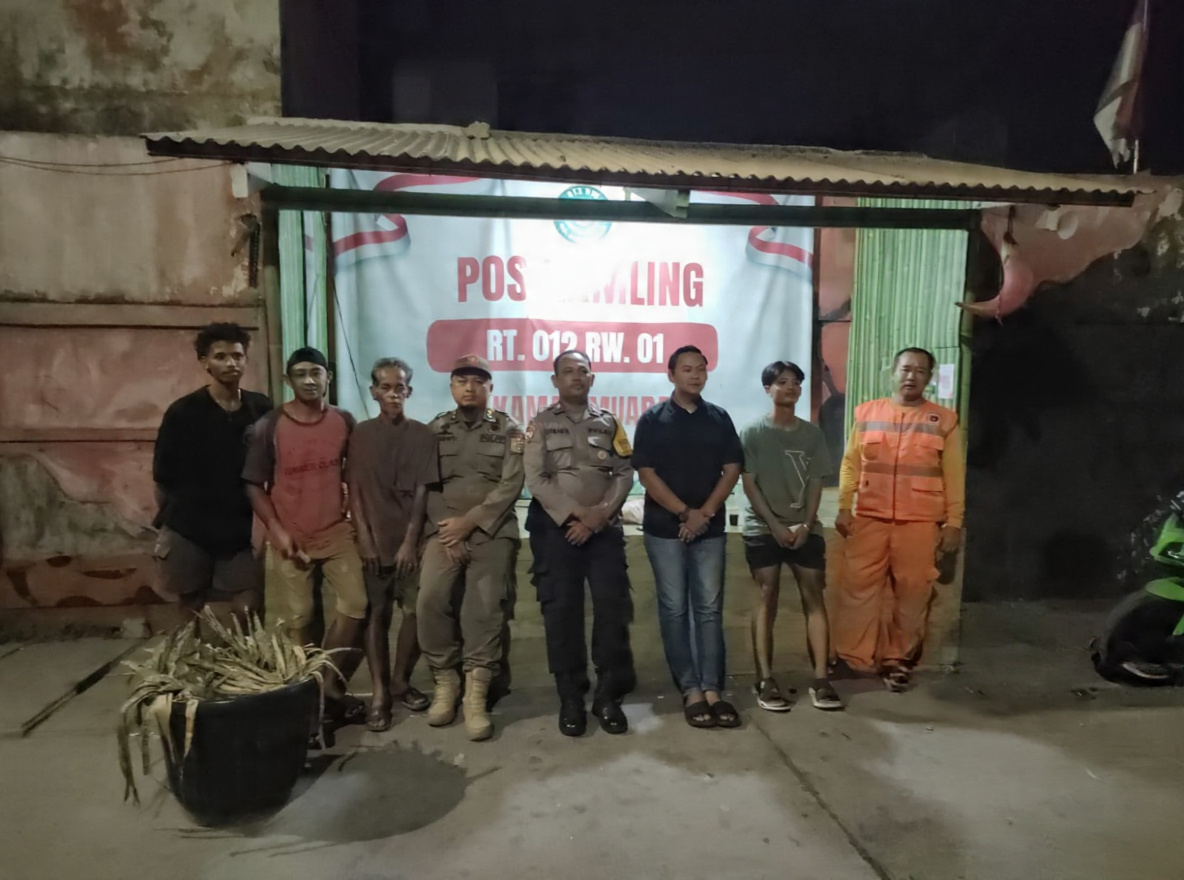 Satpol PP Kamal Muara Perkuat Patroli Wilayah dan Monitoring Poskamling, Jaga Lingkungan Tetap Aman dan Kondusif 1