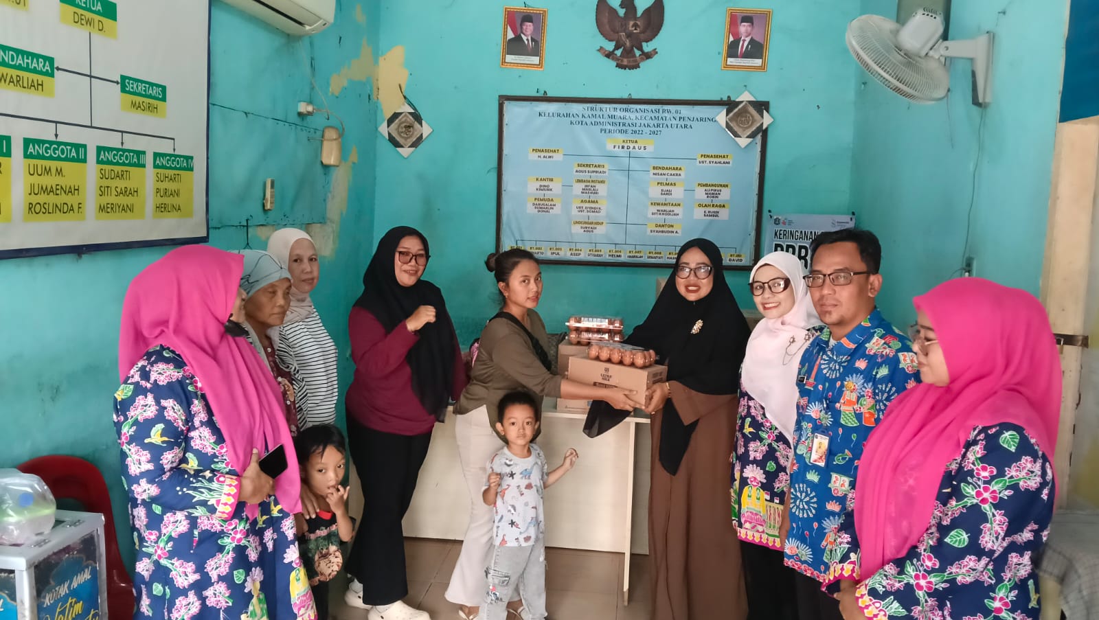 Kelurahan Kamal Muara Perkuat Kepedulian Gizi Balita melalui Pendistribusian Telur dan Susu 1