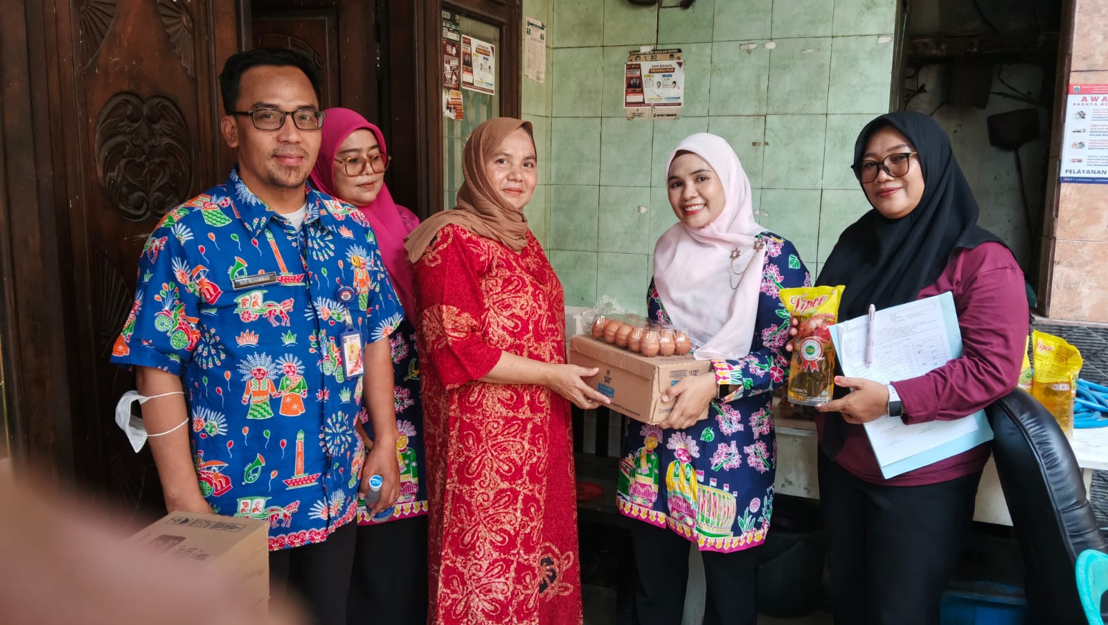 Kelurahan Kamal Muara Perkuat Kepedulian Gizi Balita melalui Pendistribusian Telur dan Susu 3