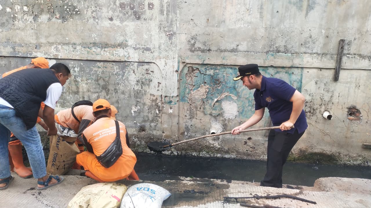 Awali Minggu dengan Apel dan Kerja Bakti, Kelurahan Kamal Muara Perkuat Gotong Royong di RW 03 3