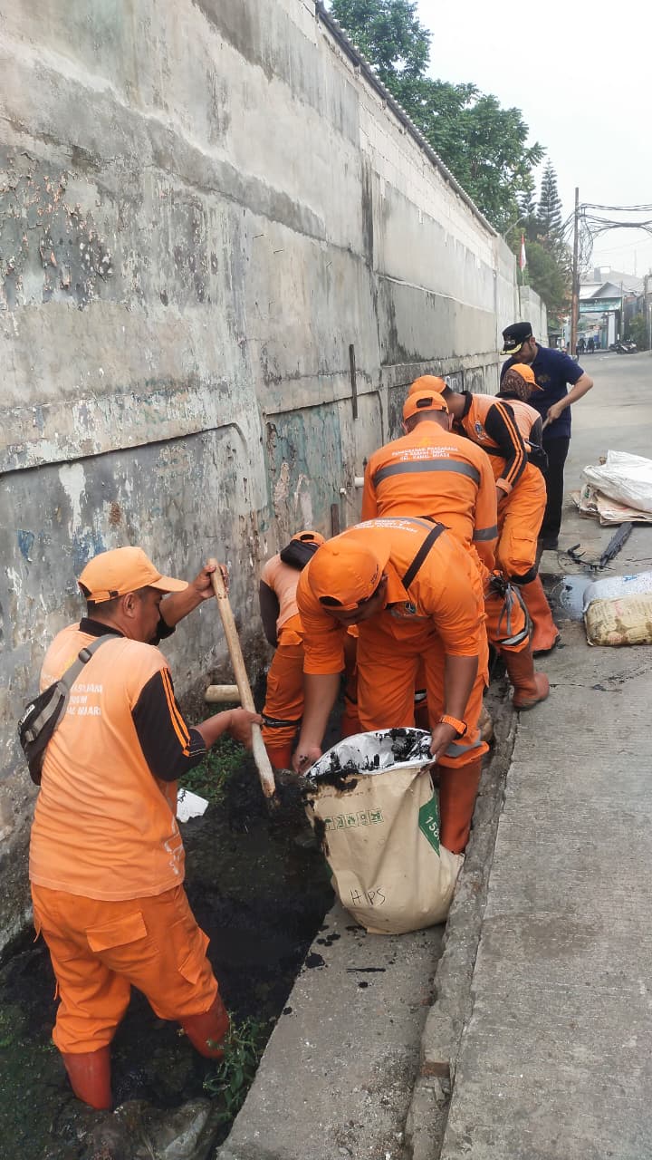 Awali Minggu dengan Apel dan Kerja Bakti, Kelurahan Kamal Muara Perkuat Gotong Royong di RW 03 1