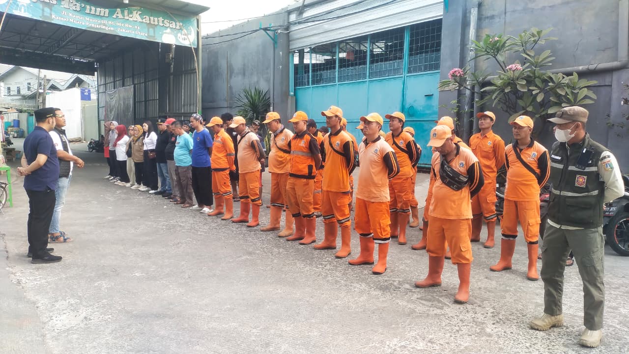 Awali Minggu dengan Apel dan Kerja Bakti, Kelurahan Kamal Muara Perkuat Gotong Royong di RW 03 6