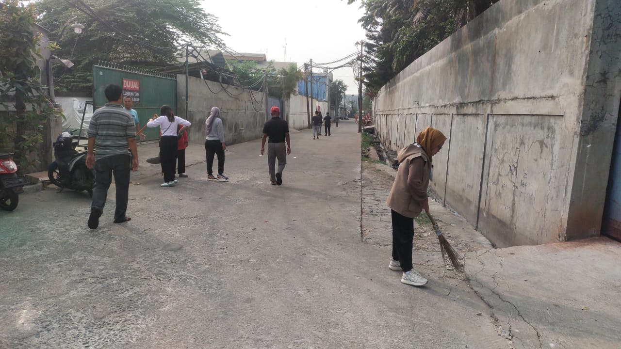 Awali Minggu dengan Apel dan Kerja Bakti, Kelurahan Kamal Muara Perkuat Gotong Royong di RW 03 5