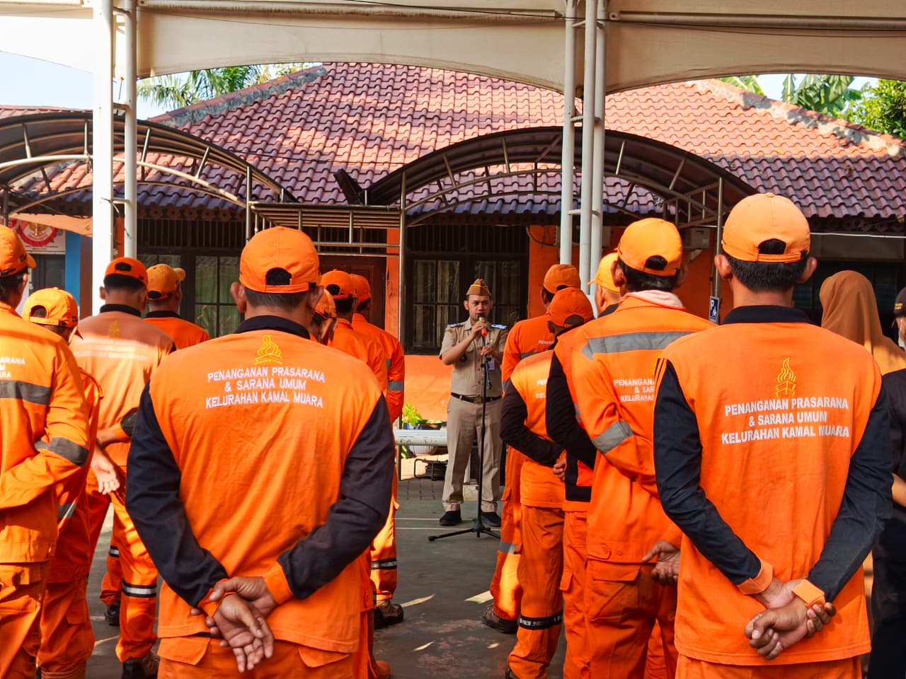 Apel Pagi Kelurahan Kamal Muara Perkuat Disiplin dan Semangat Pelayanan Aparatur 2