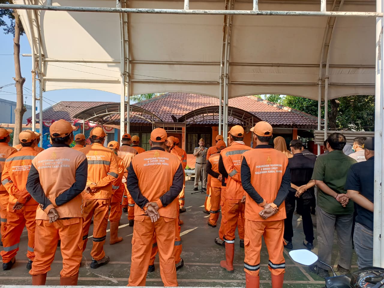 Apel Pagi Kelurahan Kamal Muara Perkuat Disiplin dan Semangat Pelayanan Aparatur 3