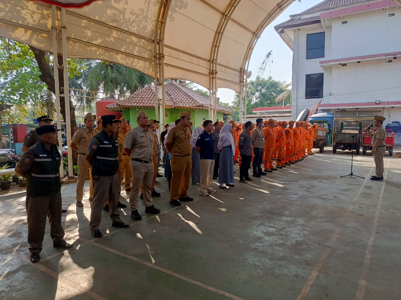 Apel Pagi Kelurahan Kamal Muara Perkuat Disiplin dan Semangat Pelayanan Aparatur 1