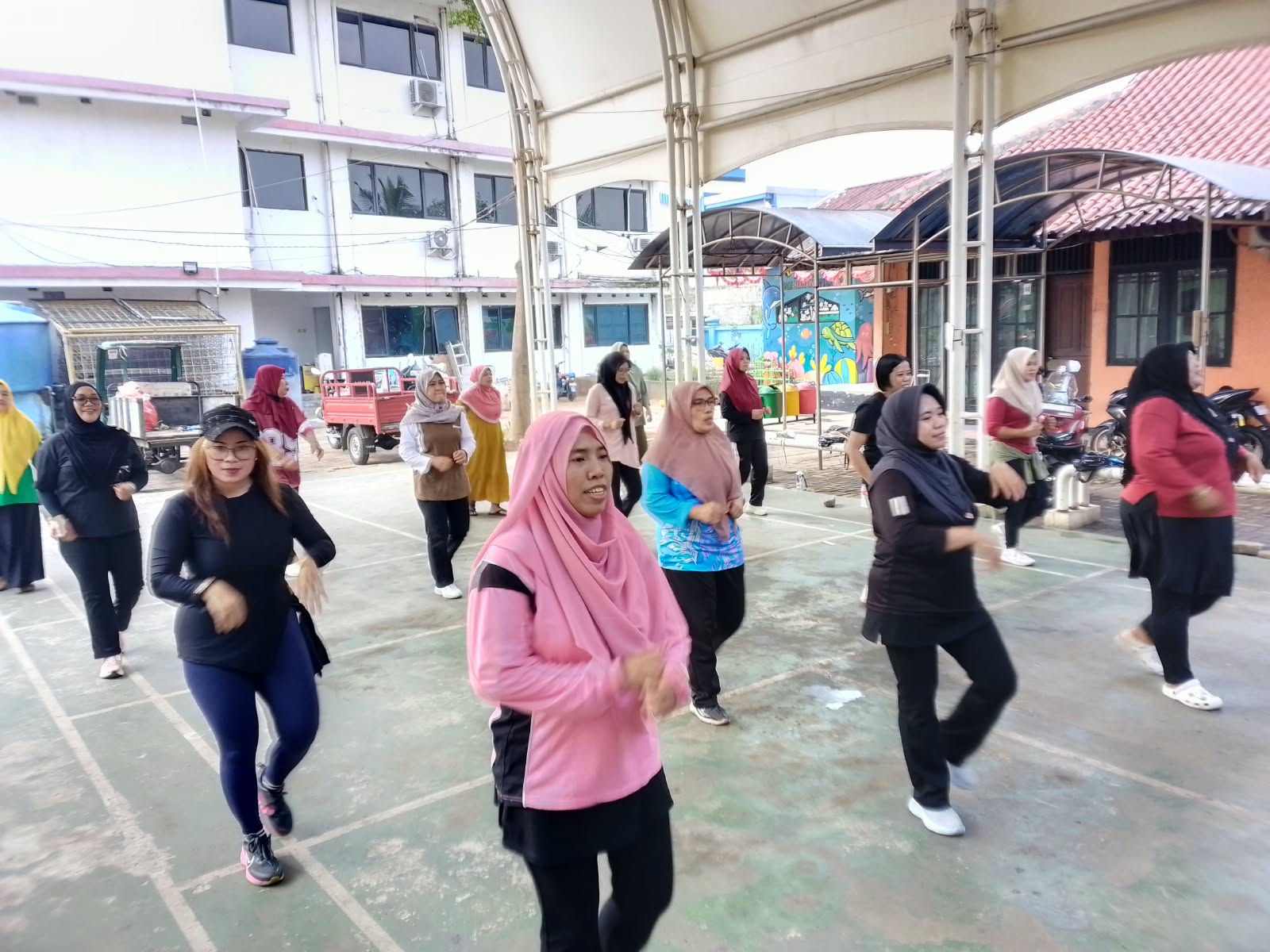 Jaga Kebugaran dan Semangat Kerja, Kelurahan Kamal Muara Gelar Senam Kesegaran Jasmani 3