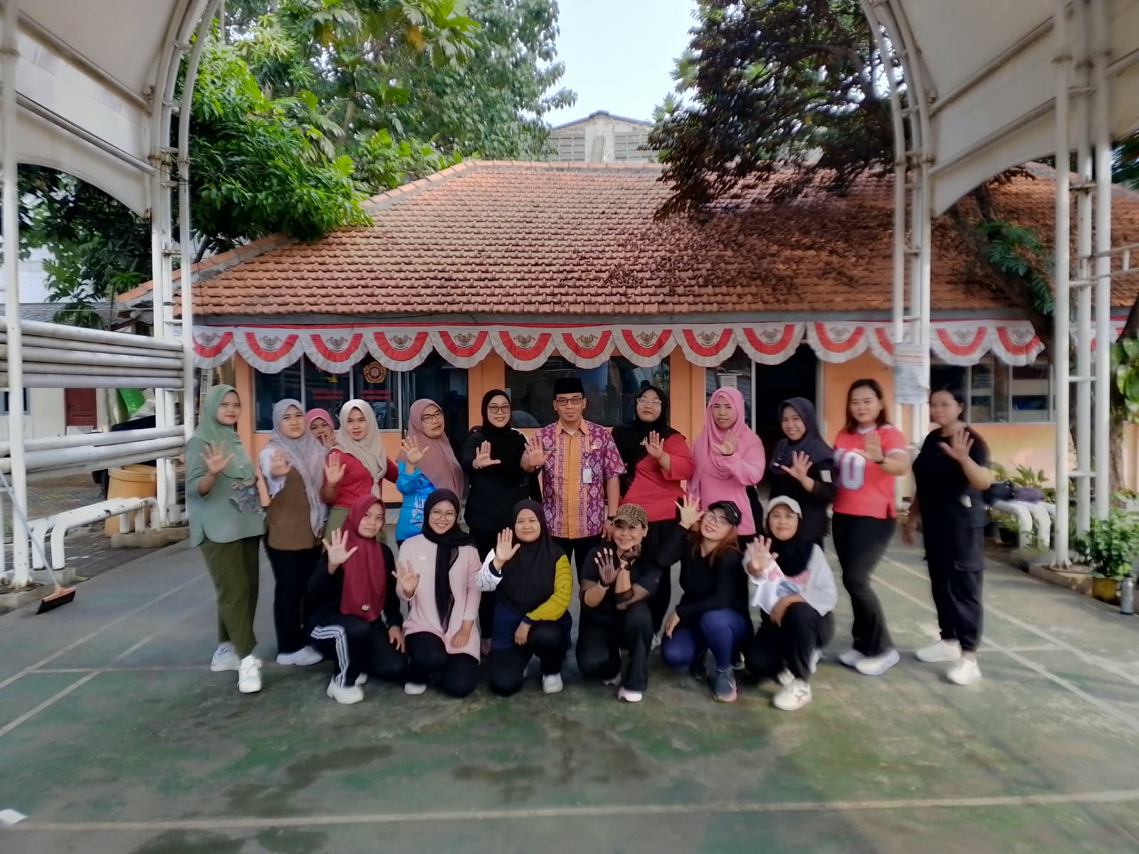 Jaga Kebugaran dan Semangat Kerja, Kelurahan Kamal Muara Gelar Senam Kesegaran Jasmani 4