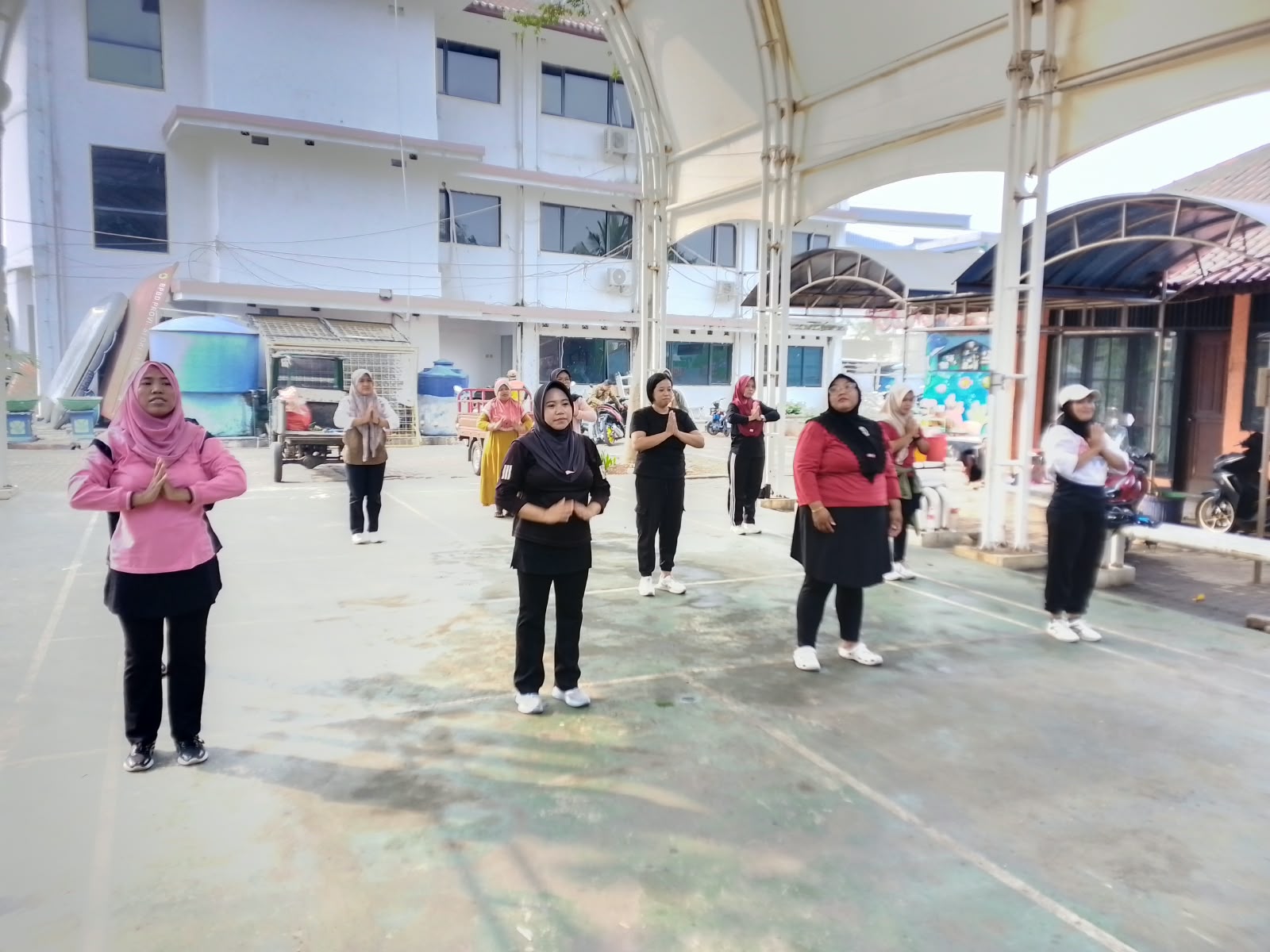 Jaga Kebugaran dan Semangat Kerja, Kelurahan Kamal Muara Gelar Senam Kesegaran Jasmani 1