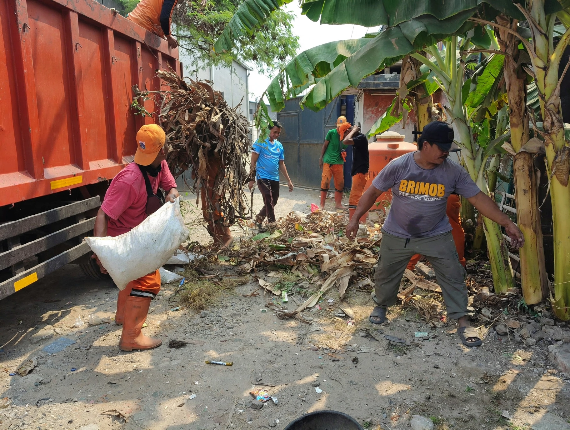Gotong Royong Warga RW 02 Kamal Muara Perkuat Kepedulian Lingkungan, Kerja Bakti Digelar Bersama 6