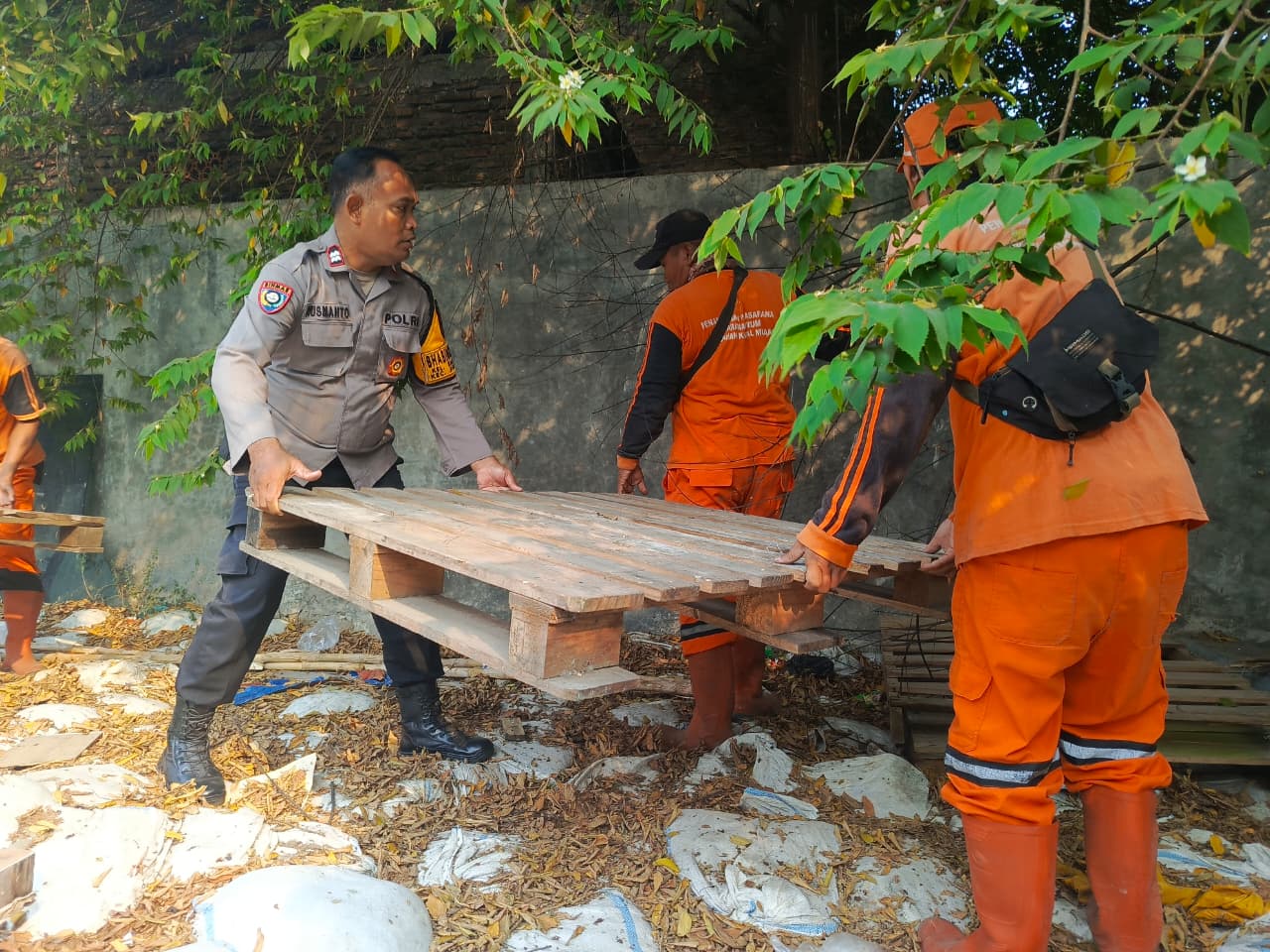 Gotong Royong Warga RW 02 Kamal Muara Perkuat Kepedulian Lingkungan, Kerja Bakti Digelar Bersama 2