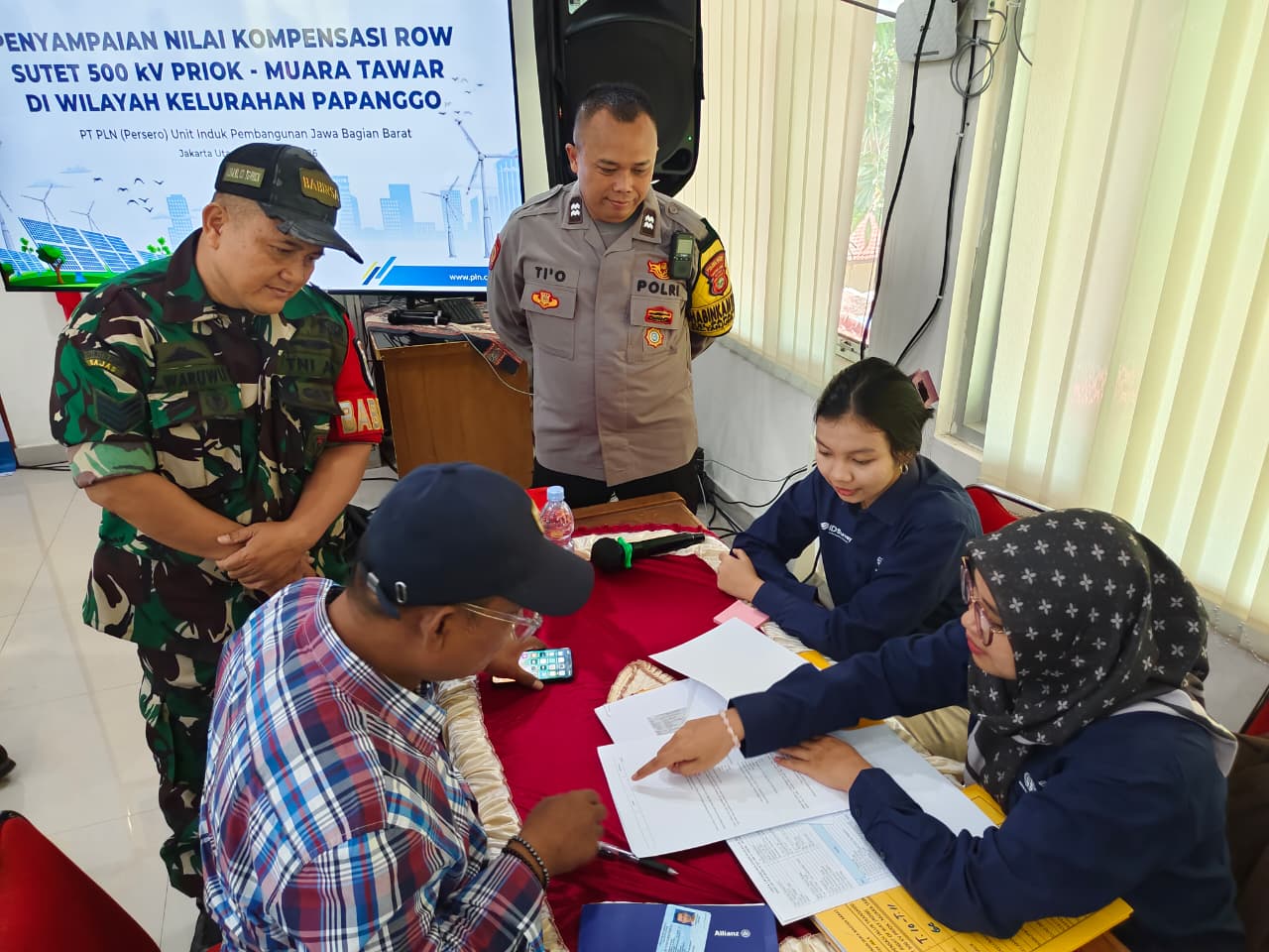 Penyampaian Nilai Kompensasi ROW SUTET 500 kV Priok–Muara Tawar kepada Warga RW 007 dan RW 008 Kelurahan Papanggo 4