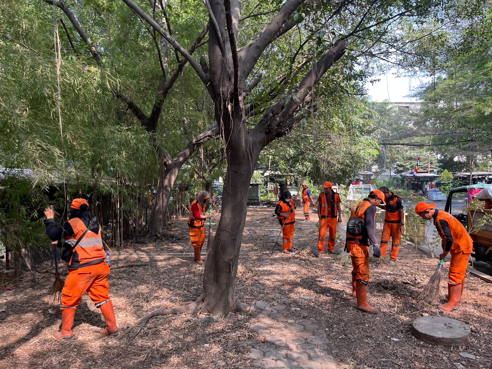 Kerja Bakti di RW 006, Kelurahan Papanggo Perkuat Kepedulian Warga terhadap Kebersihan Lingkungan 2