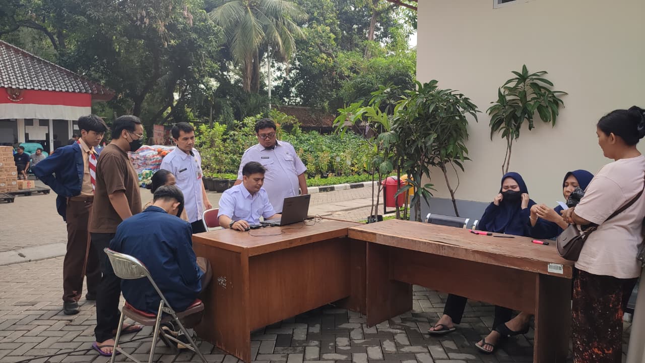 Kelurahan Sunter Jaya Monitoring Pangan Murah dan Sosialisasikan IKD kepada Warga 2