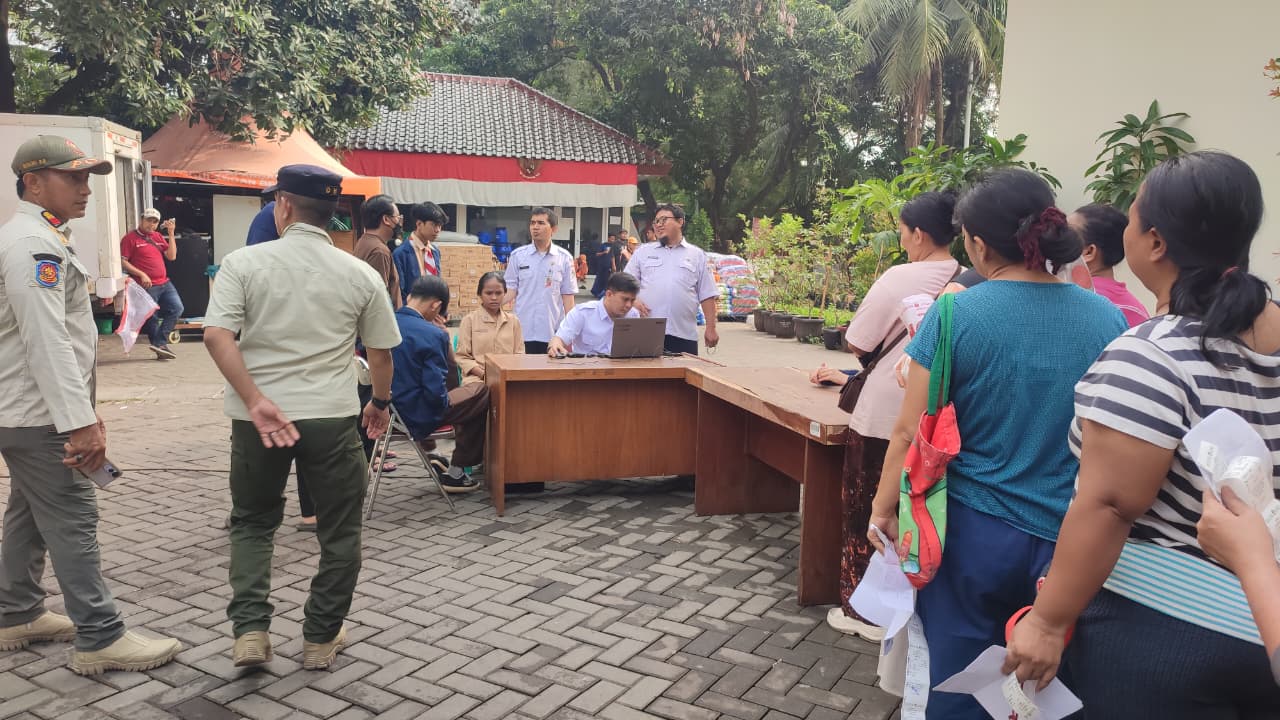 Kelurahan Sunter Jaya Monitoring Pangan Murah dan Sosialisasikan IKD kepada Warga 3
