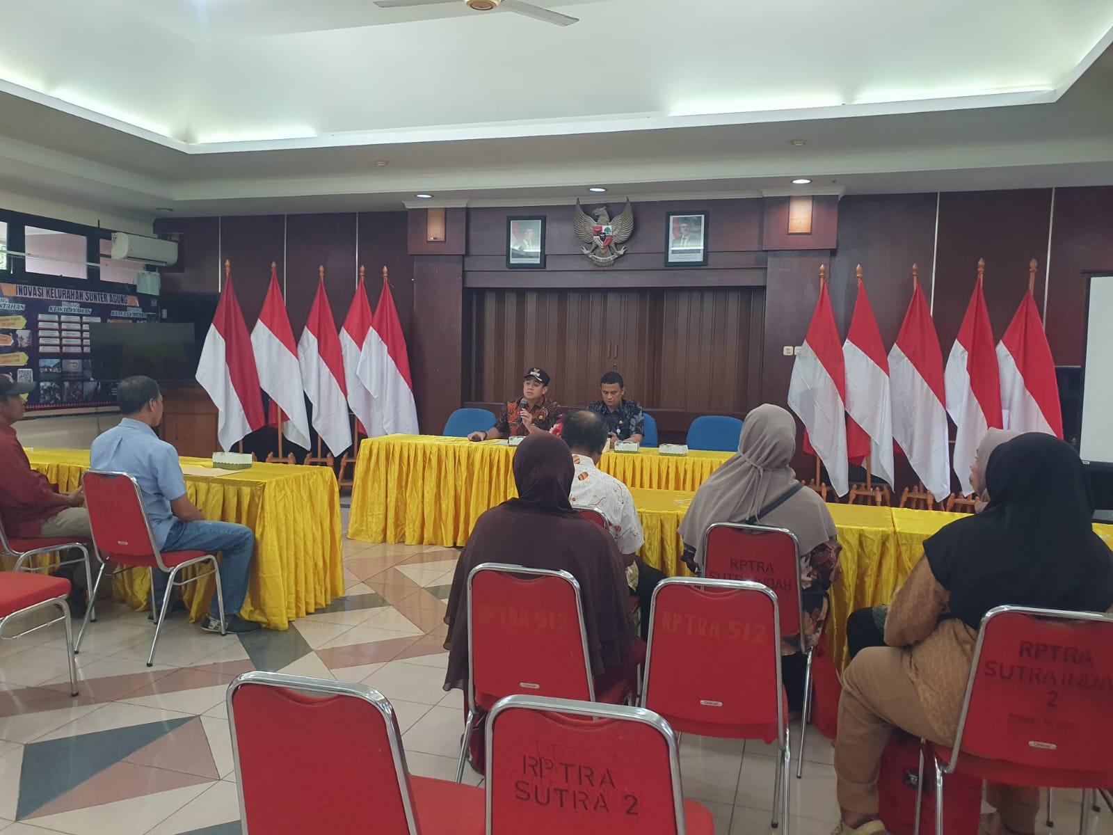 Sosialisasi/penyampaian informasi residu PTSL Kelurahan Sunter Agung 4