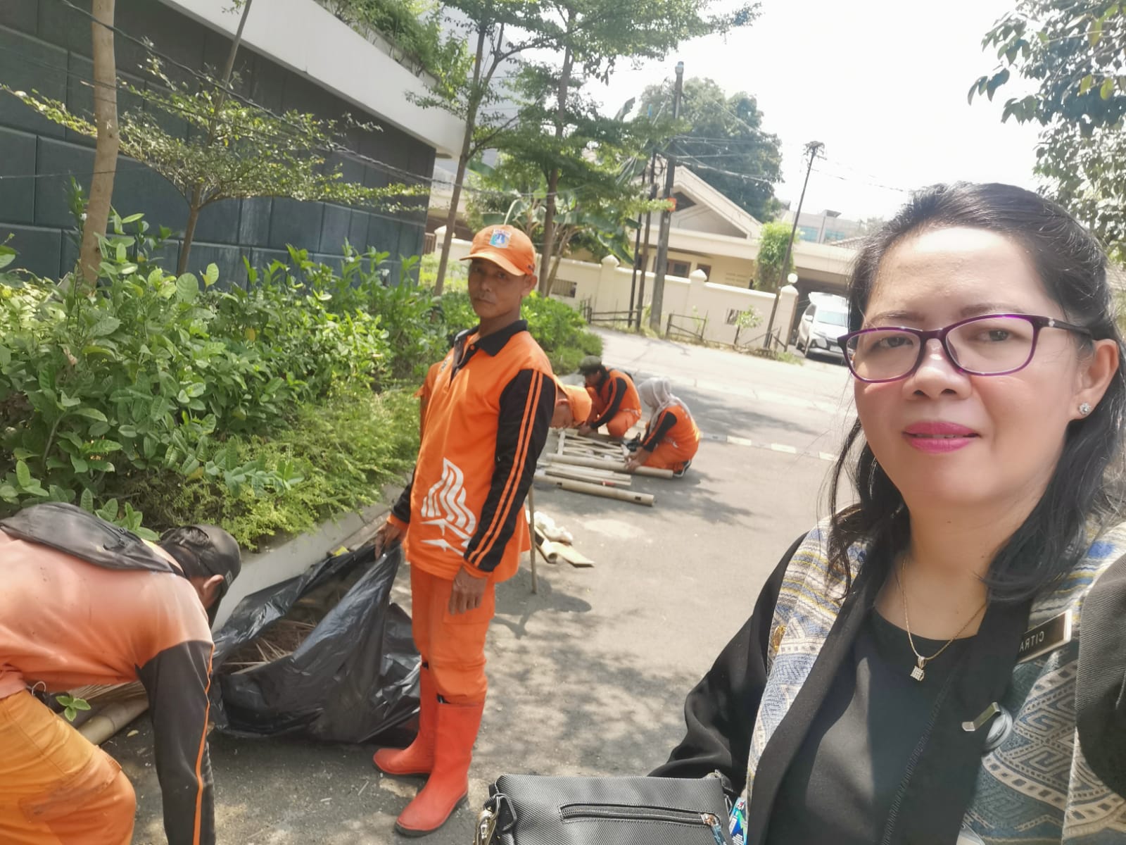 Pembuatan pagar dan perawatan Taman Sekretariat RW 016 Kelurahan Sunter Agung 3