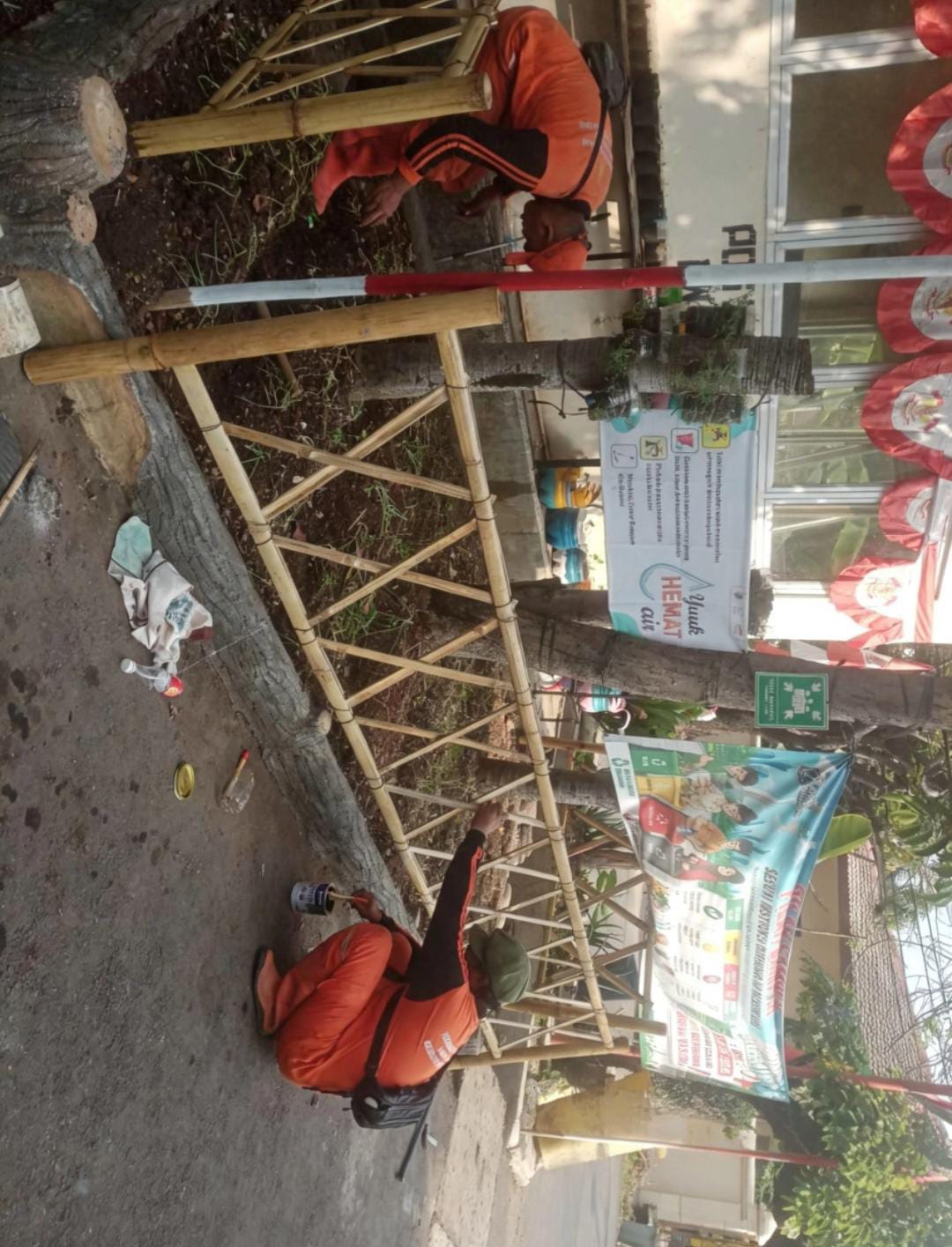 Pembuatan pagar dan perawatan Taman Sekretariat RW 016 Kelurahan Sunter Agung 1