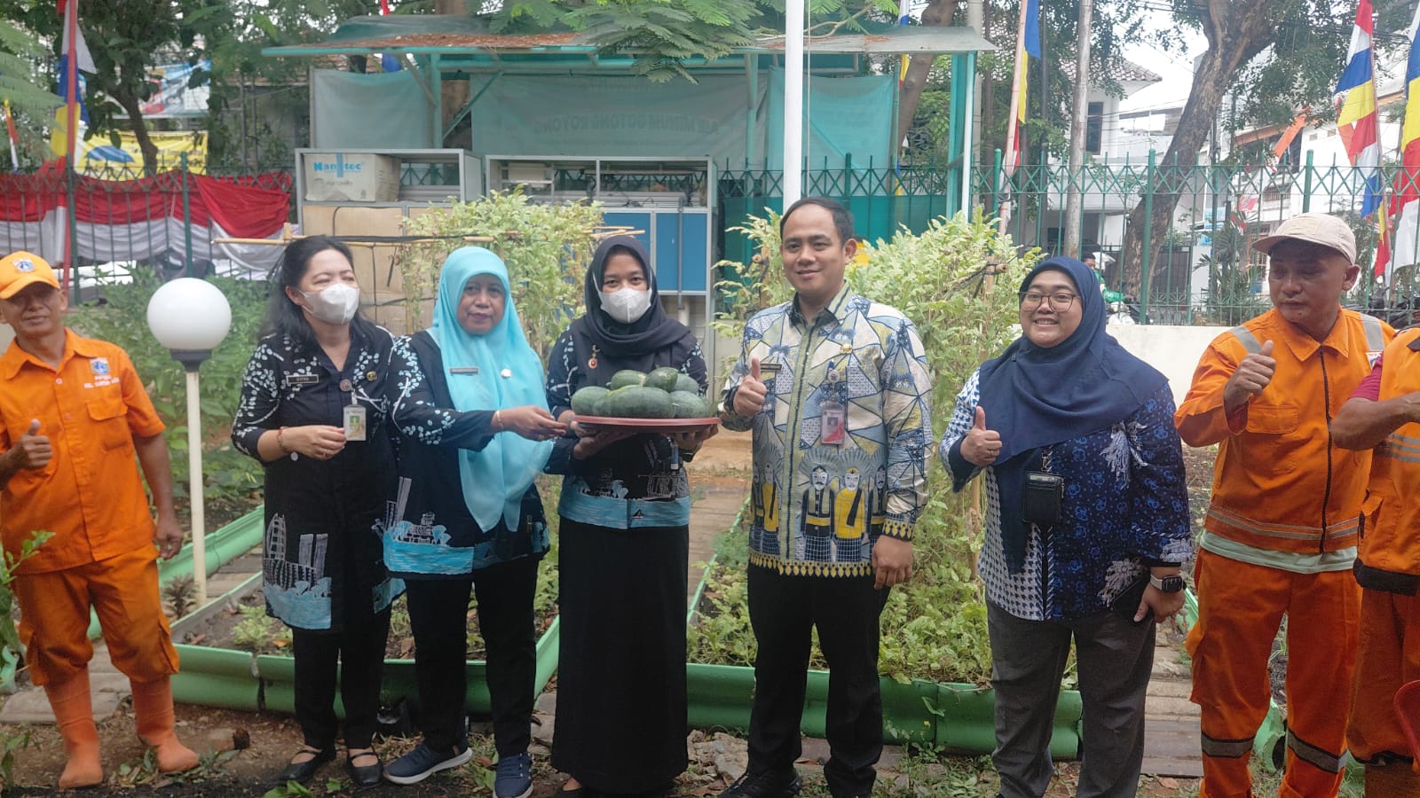 Kelurahan Sunter Agung melaksanakan kegiatan panen 5