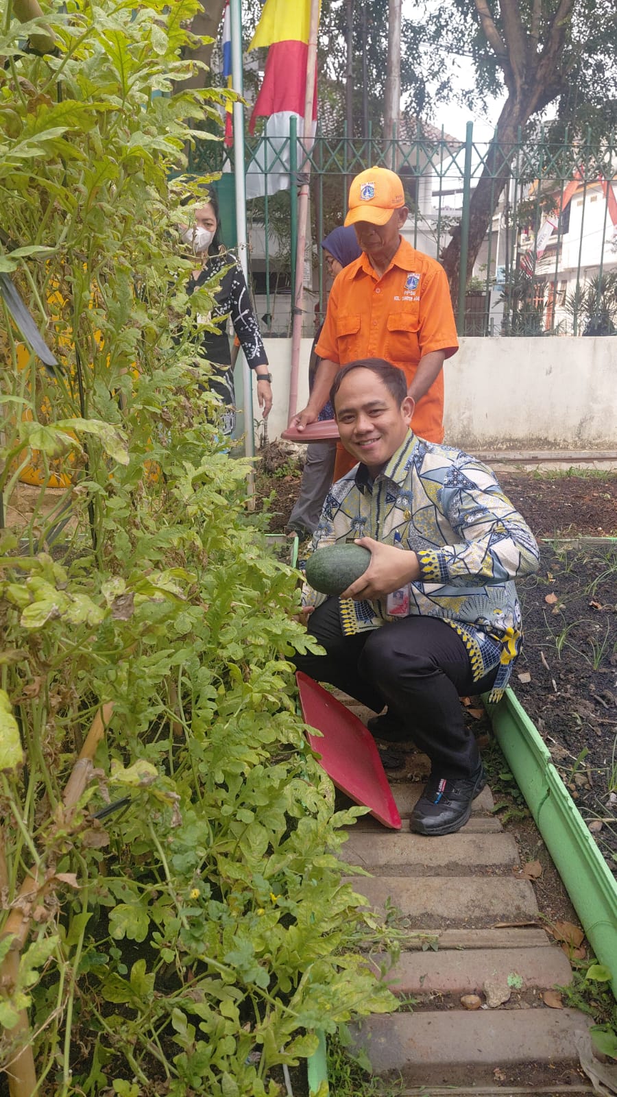 Kelurahan Sunter Agung melaksanakan kegiatan panen 4