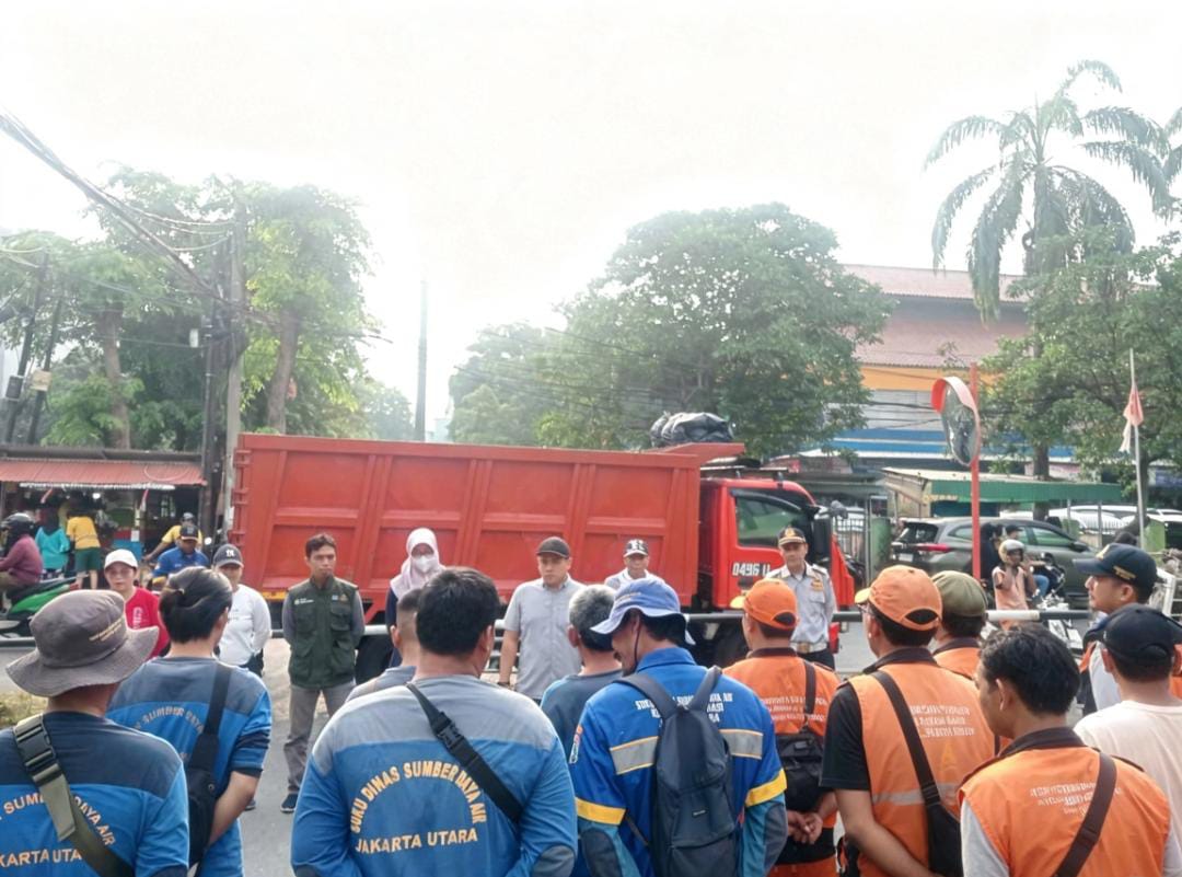 Kegiatan Kerja Bakti Gabungan di Kelurahan Sunter Agung 5