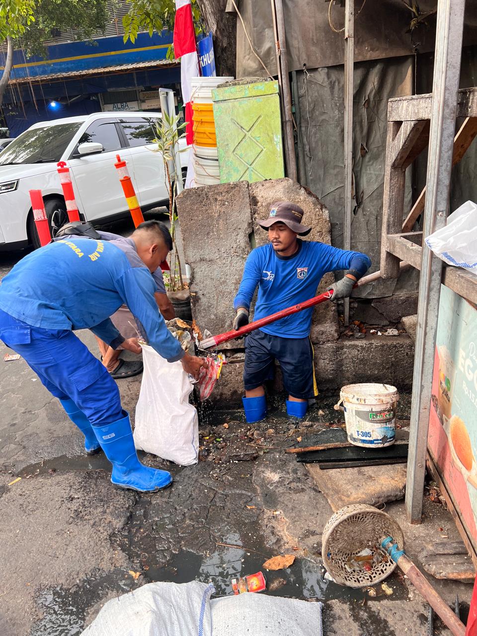 Kegiatan Kerja Bakti Gabungan di Kelurahan Sunter Agung 3