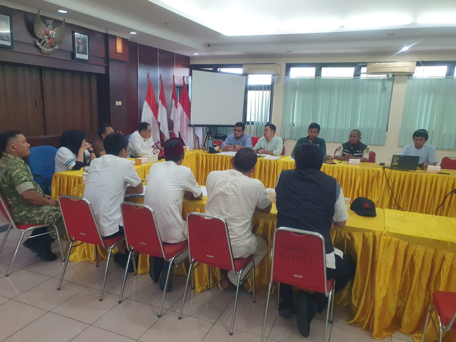 Rapat Koordinasi Pembahasan Pemasangan Awning di Lokasi Lapangan Bulutangkis RW 017 Kel Sunter Agung 3