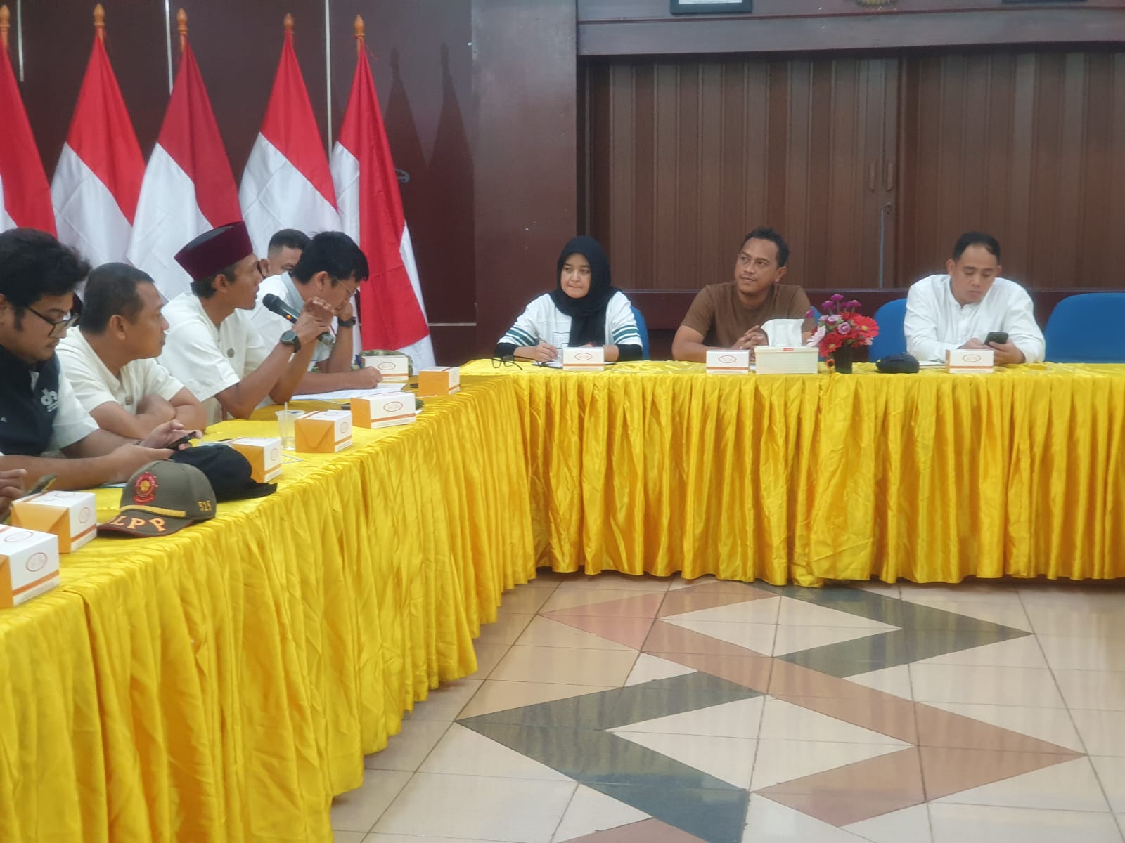 Rapat Koordinasi Pembahasan Pemasangan Awning di Lokasi Lapangan Bulutangkis RW 017 Kel Sunter Agung 2