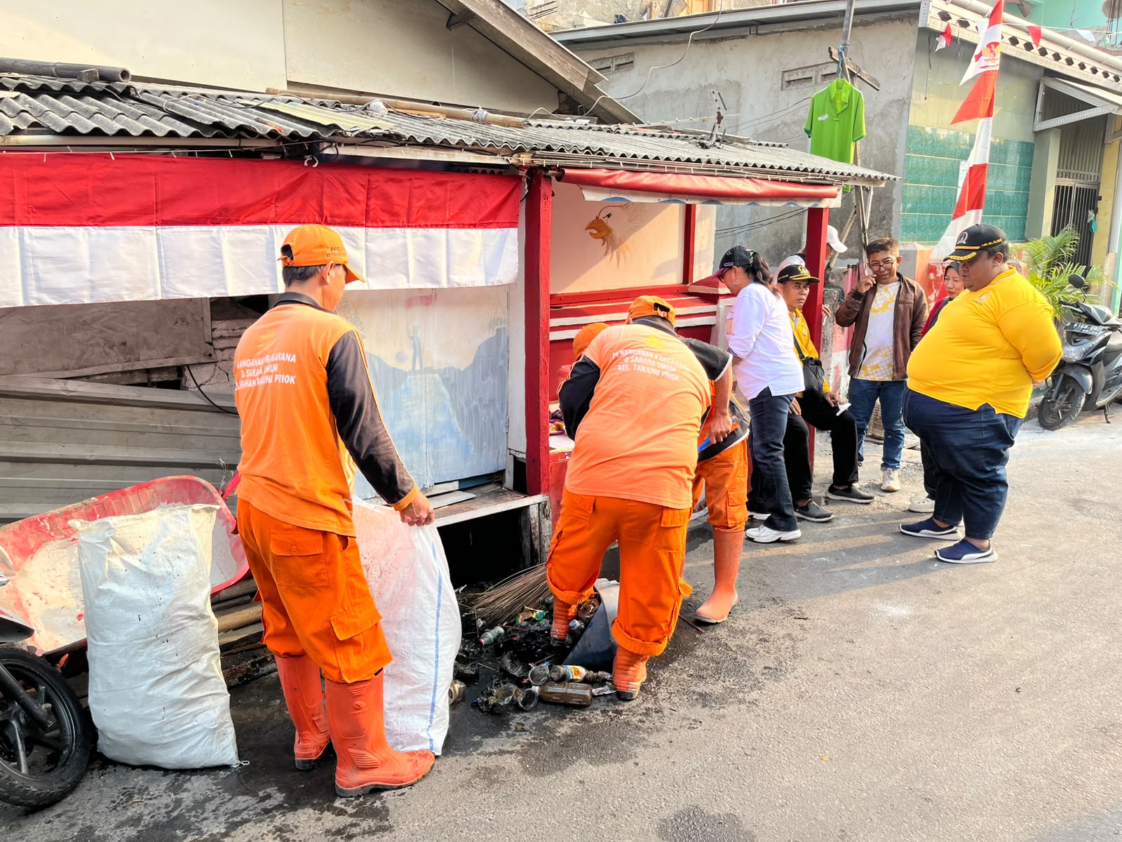 Kerja Bakti di Lingkungan RW.010 Kelurahan Tanjung Priok & Sosialisasi Pemilahan Sampah 2