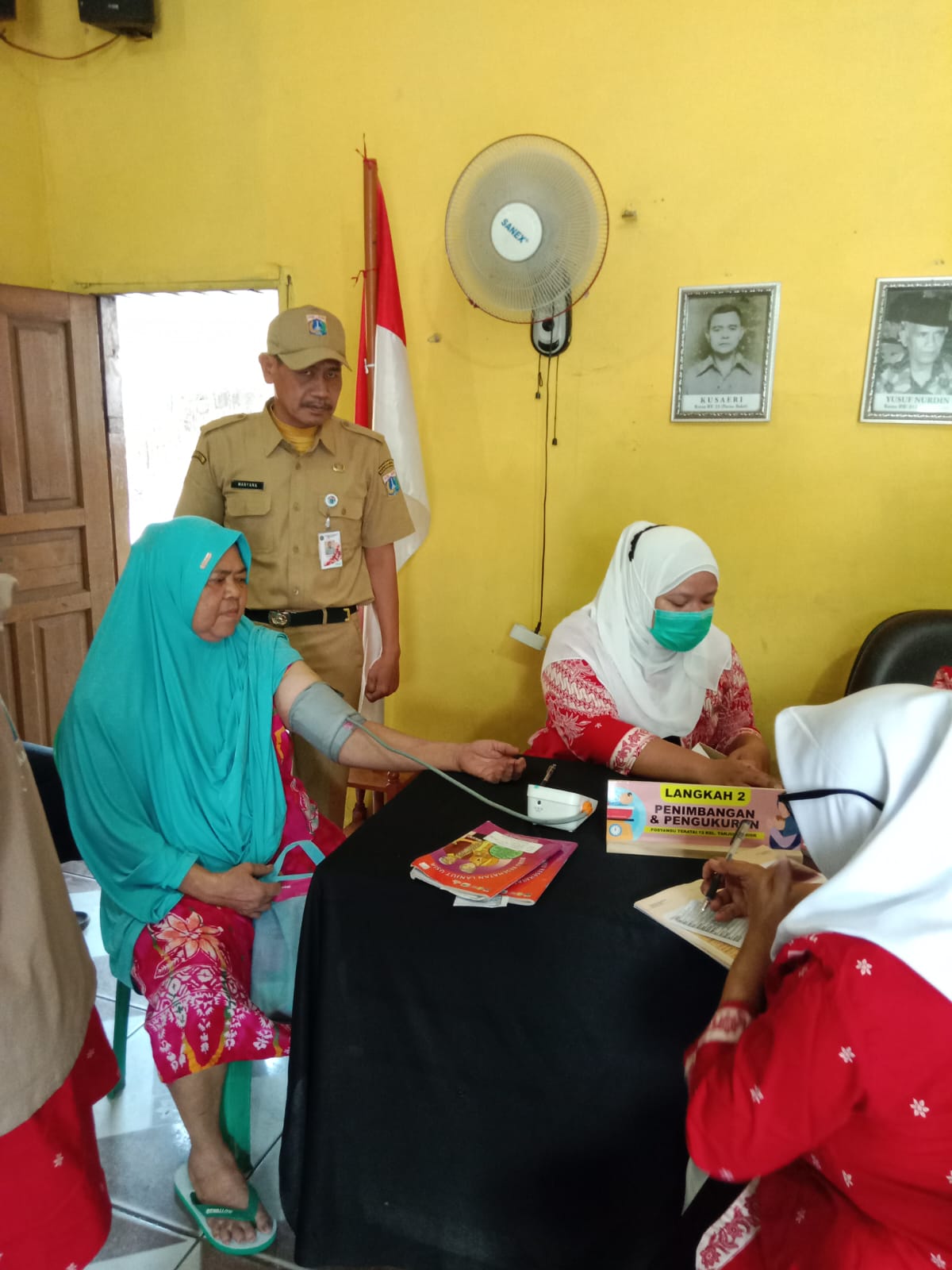 Monitoring Posyandu Balita dan Lansia di RW 07, RW 012, dan RW 016 Kelurahan Tanjung Priok 3
