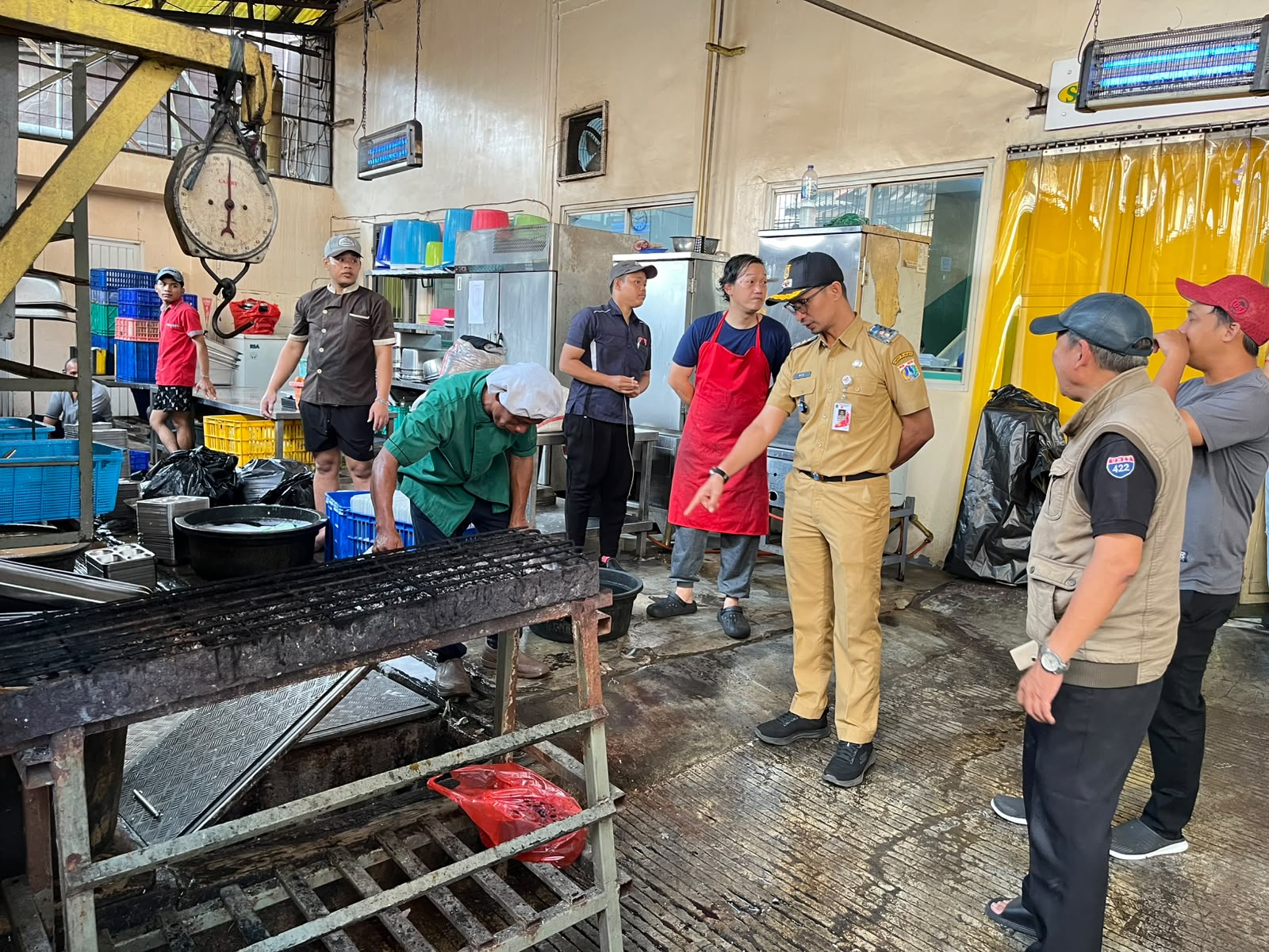 Koordinasi dengan Lisa Catering Terkait Pembuangan Limbah Makanan yang Menyebabkan Penyumbatan Parah pada Saluran Akibat Tumpukan Lemak dan Sisa Makanan 6